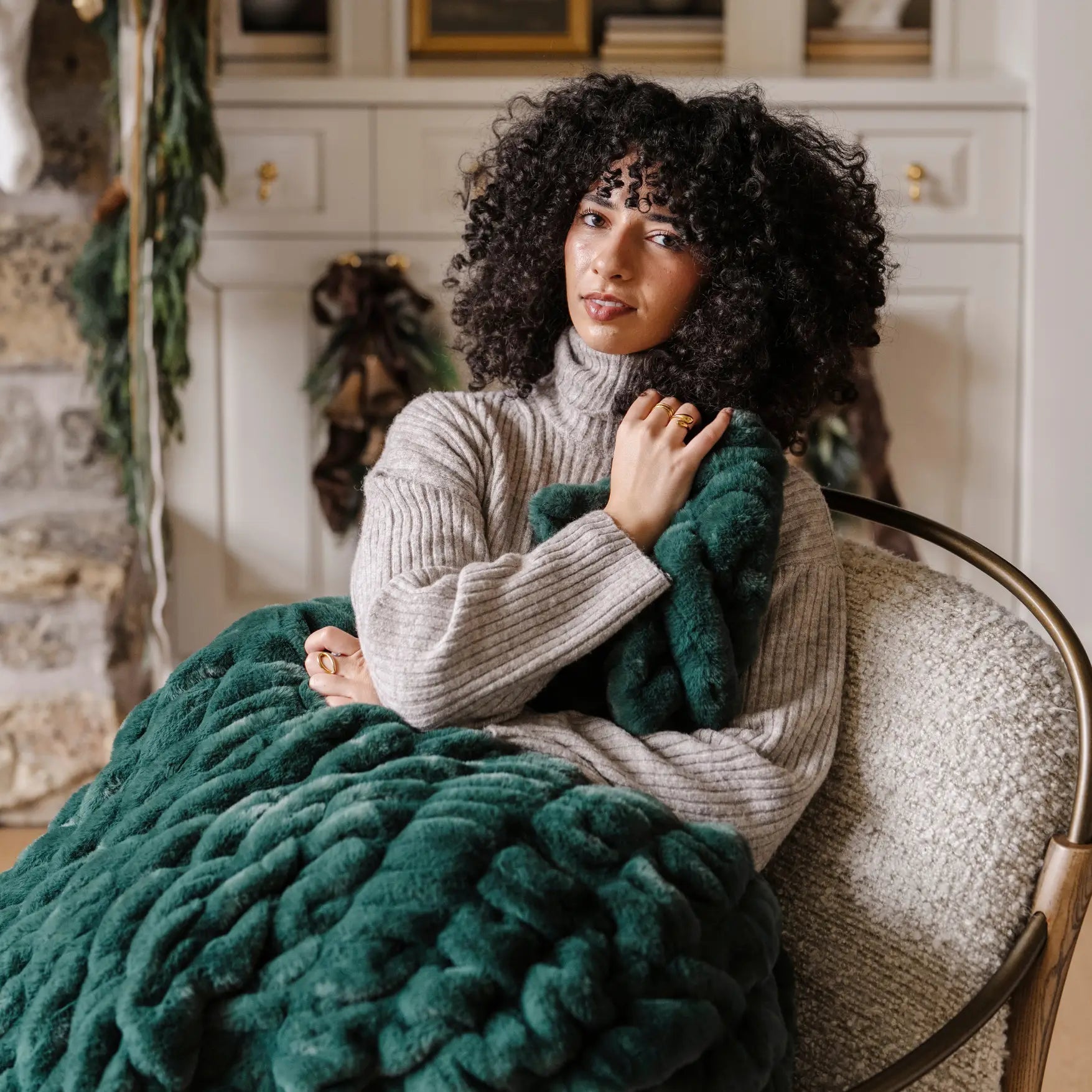 DOUBLE RUCHED FAUX FUR THROW BLANKETS Saranoni 