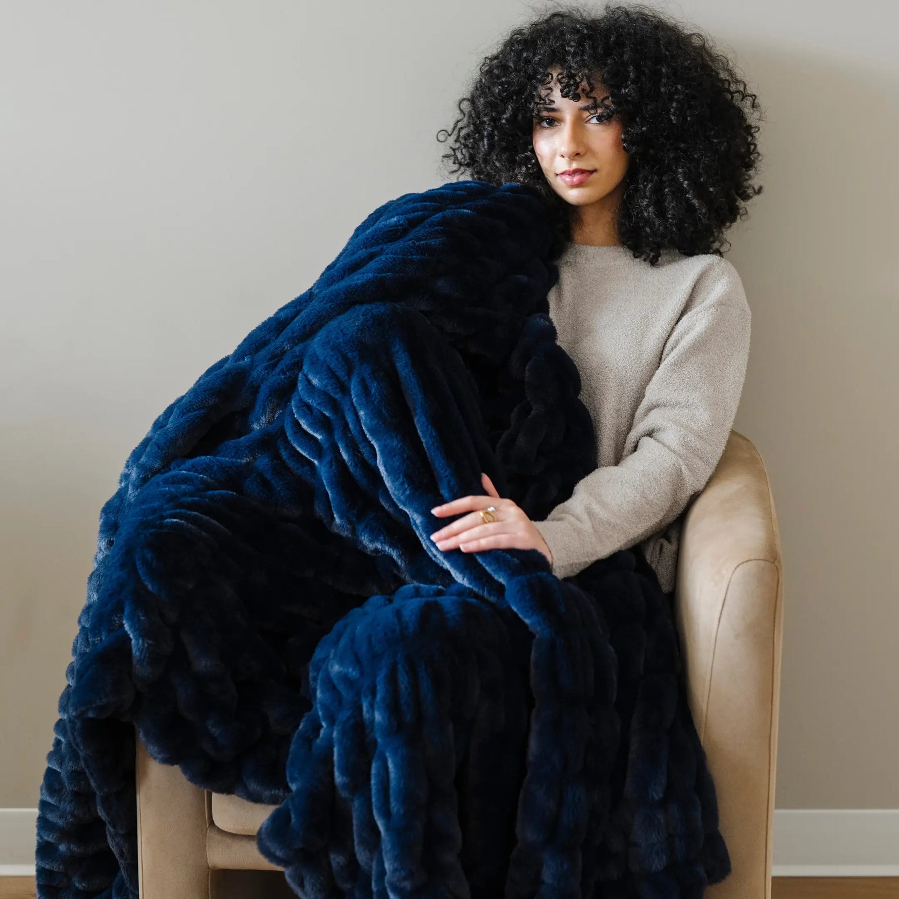 DOUBLE RUCHED FAUX FUR THROW BLANKETS Saranoni 