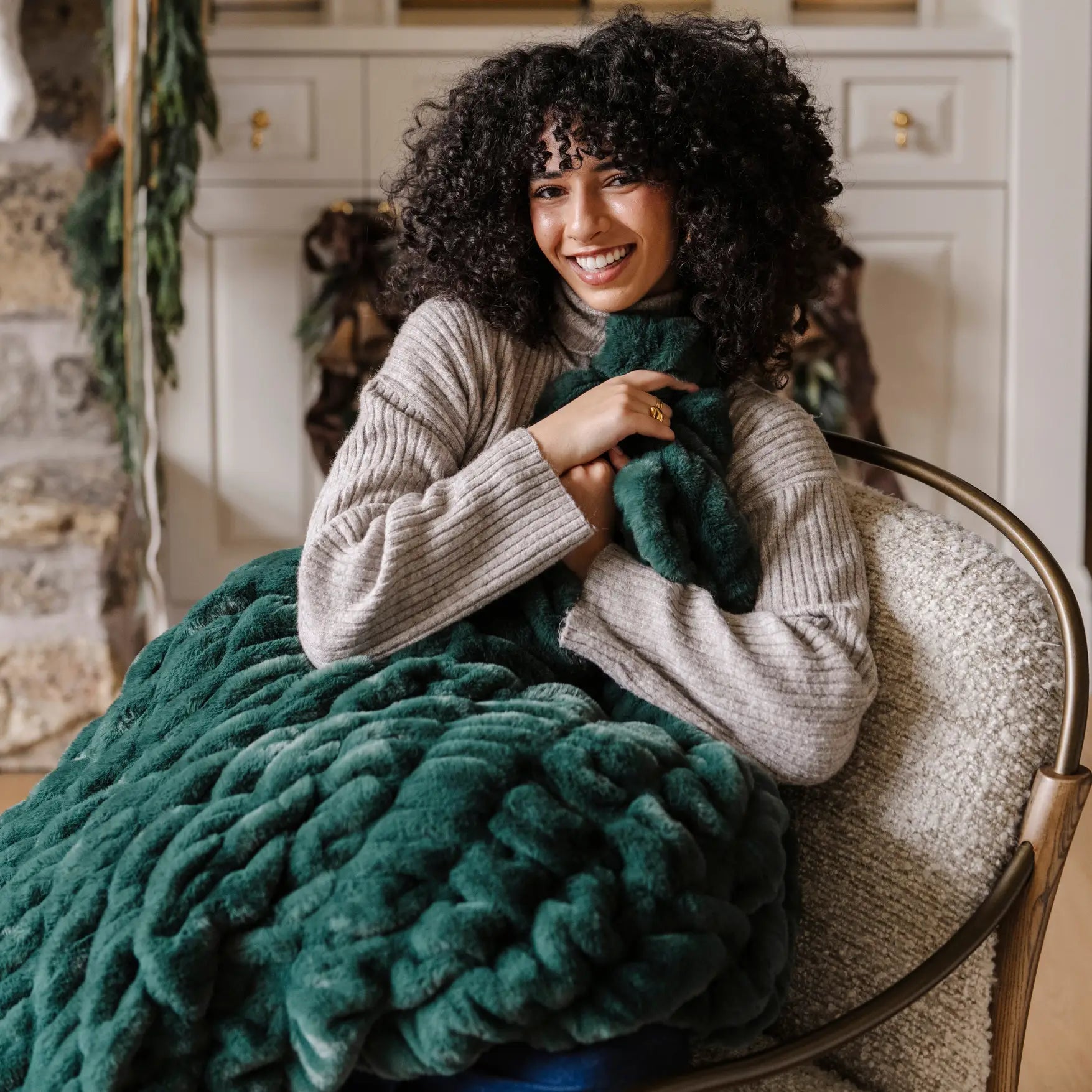 DOUBLE RUCHED FAUX FUR THROW BLANKETS Saranoni 