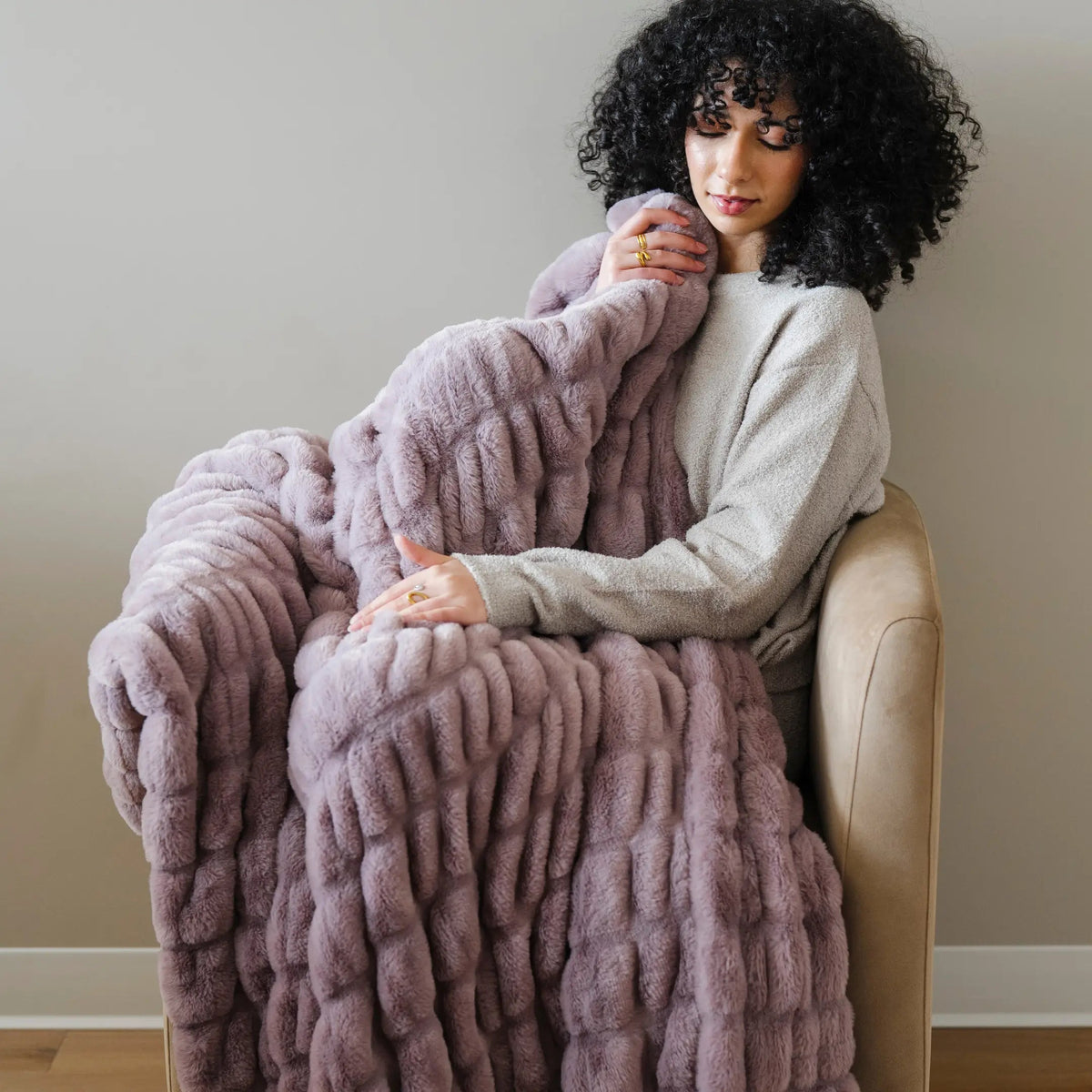 DOUBLE RUCHED FAUX FUR THROW BLANKETS Saranoni 