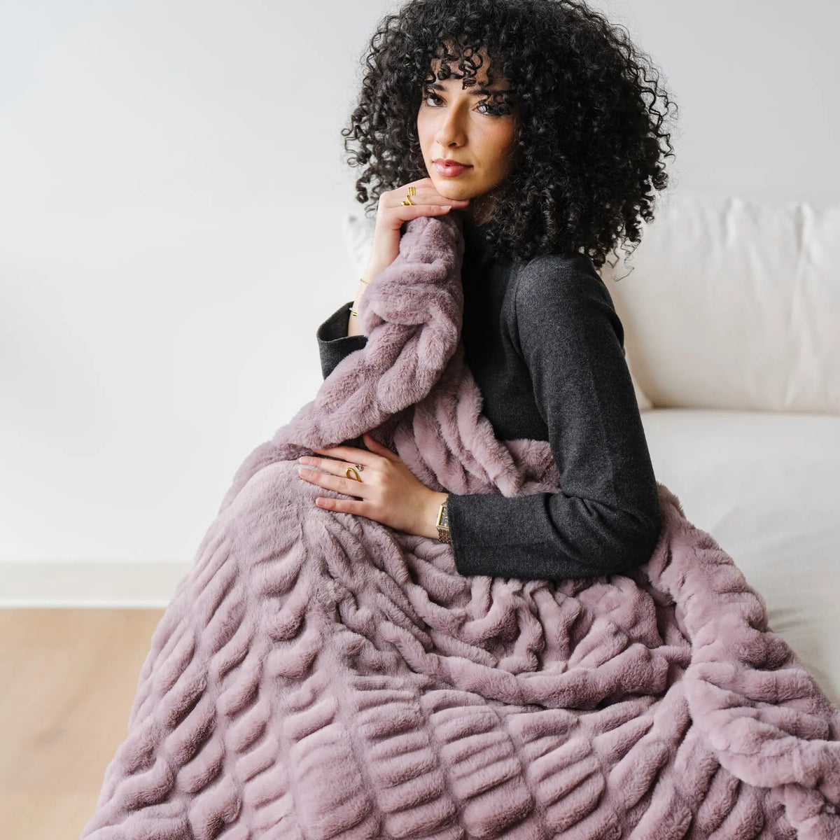 DOUBLE RUCHED FAUX FUR THROW BLANKETS Saranoni 