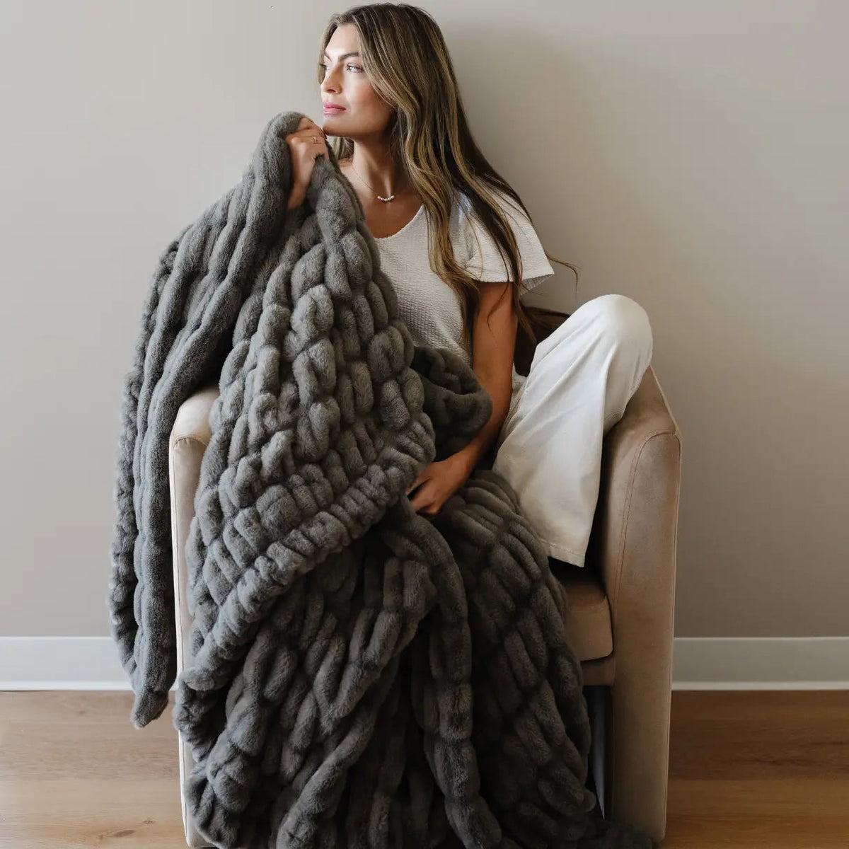 DOUBLE RUCHED FAUX FUR THROW BLANKETS Saranoni 