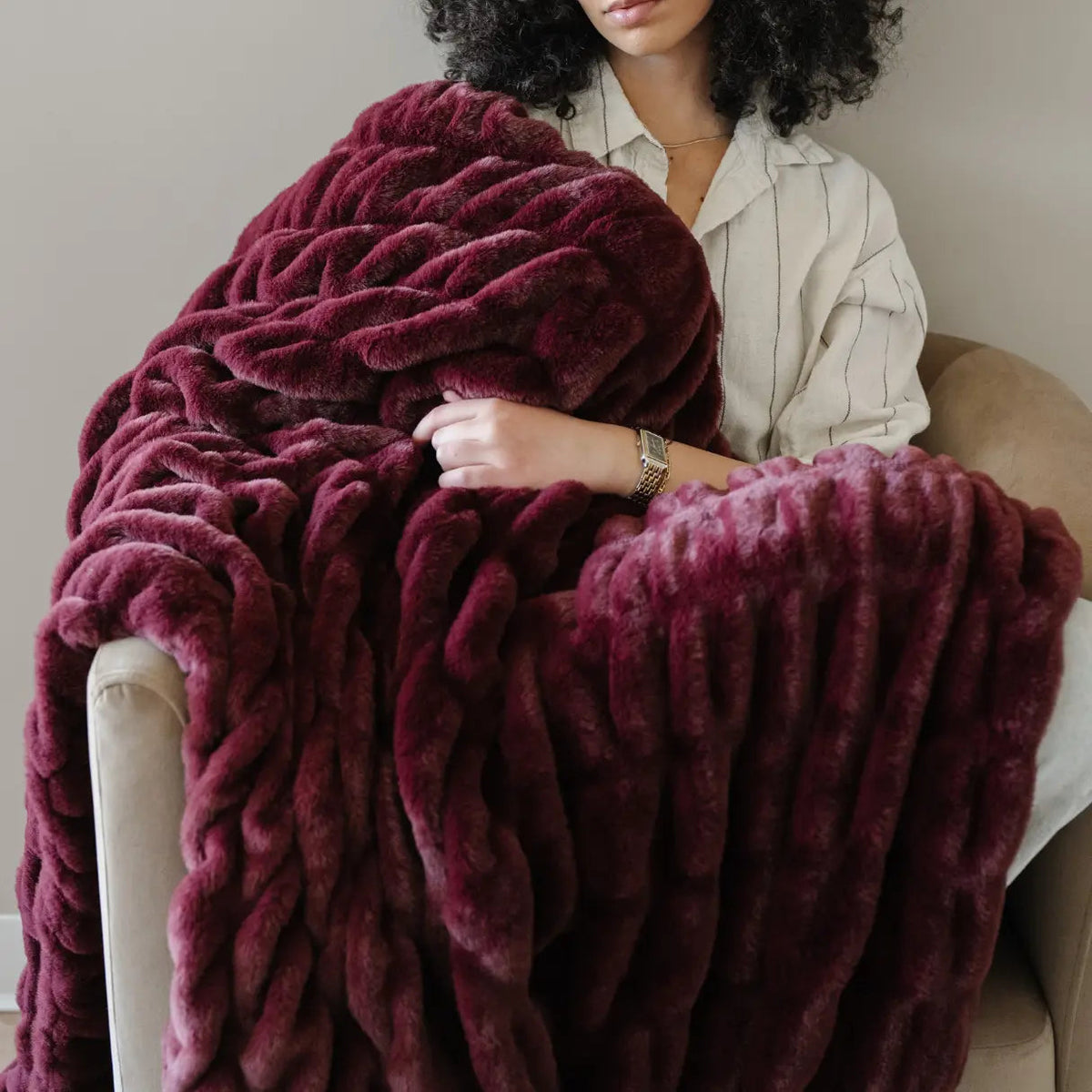 DOUBLE RUCHED FAUX FUR THROW BLANKETS Saranoni 