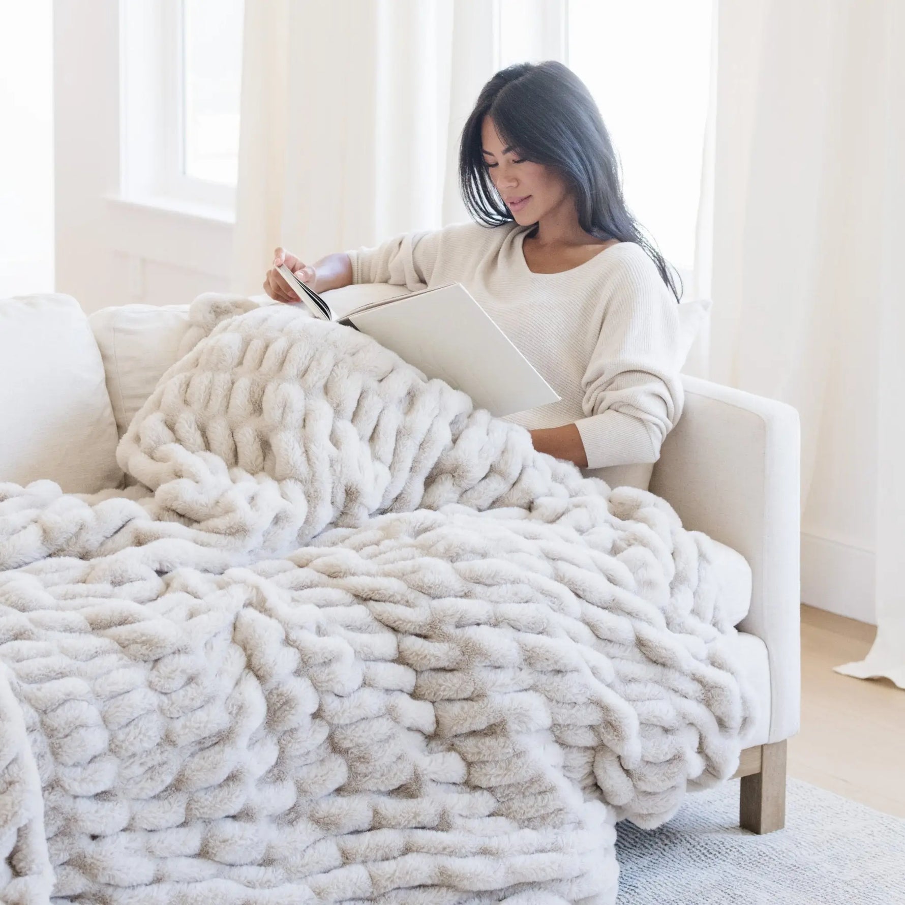 DOUBLE RUCHED FAUX FUR XL THROW BLANKETS Saranoni 