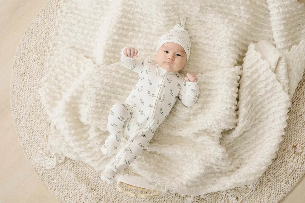 Eco-Friendly Bamboo Spandex Knot Hat with Green Leaves for Newborns - Everetts Place