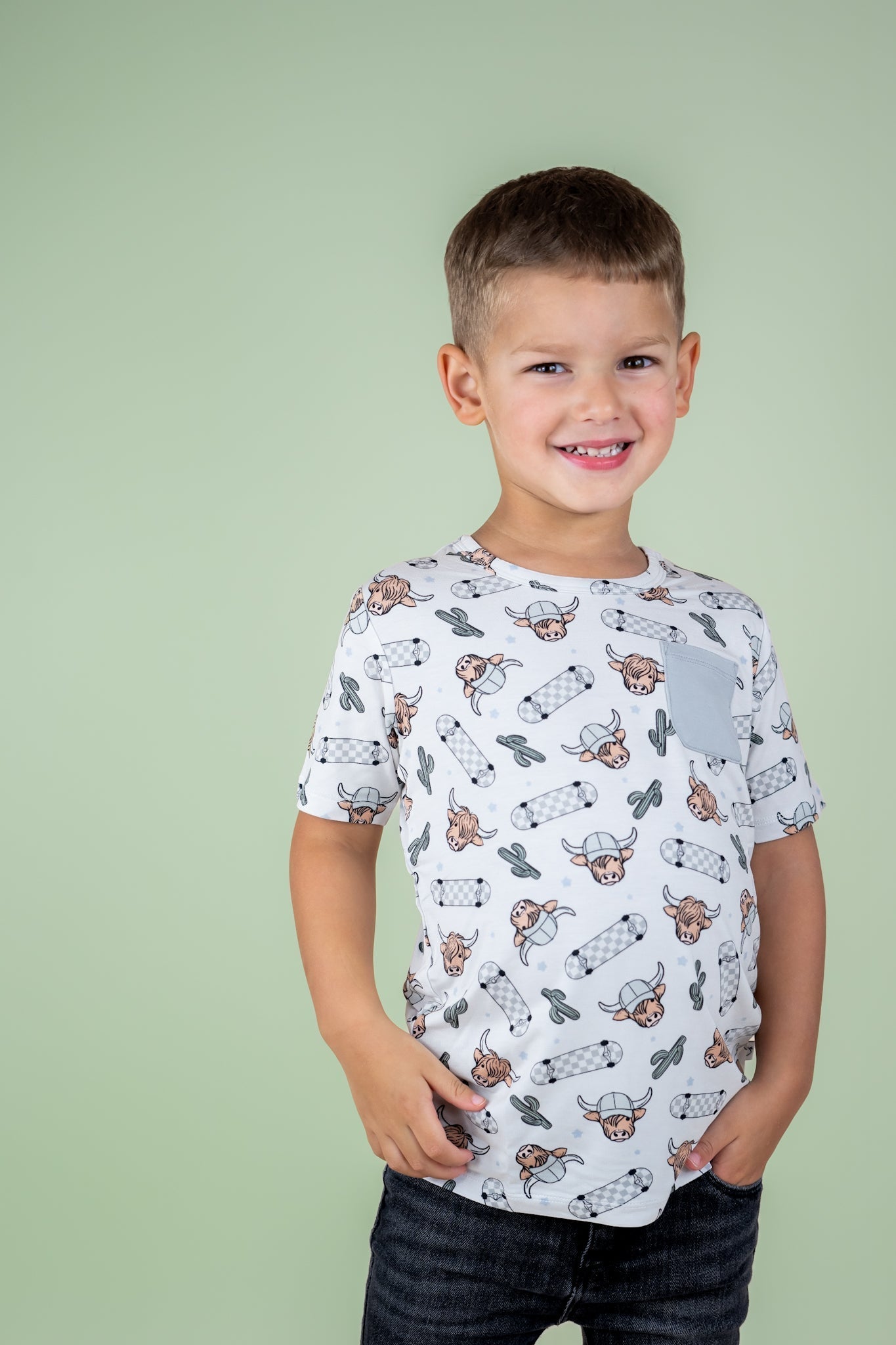 DREAM BIG LITTLE CO EXCLUSIVE MOO - VING FAST DREAM POCKET TEEEveretts Place