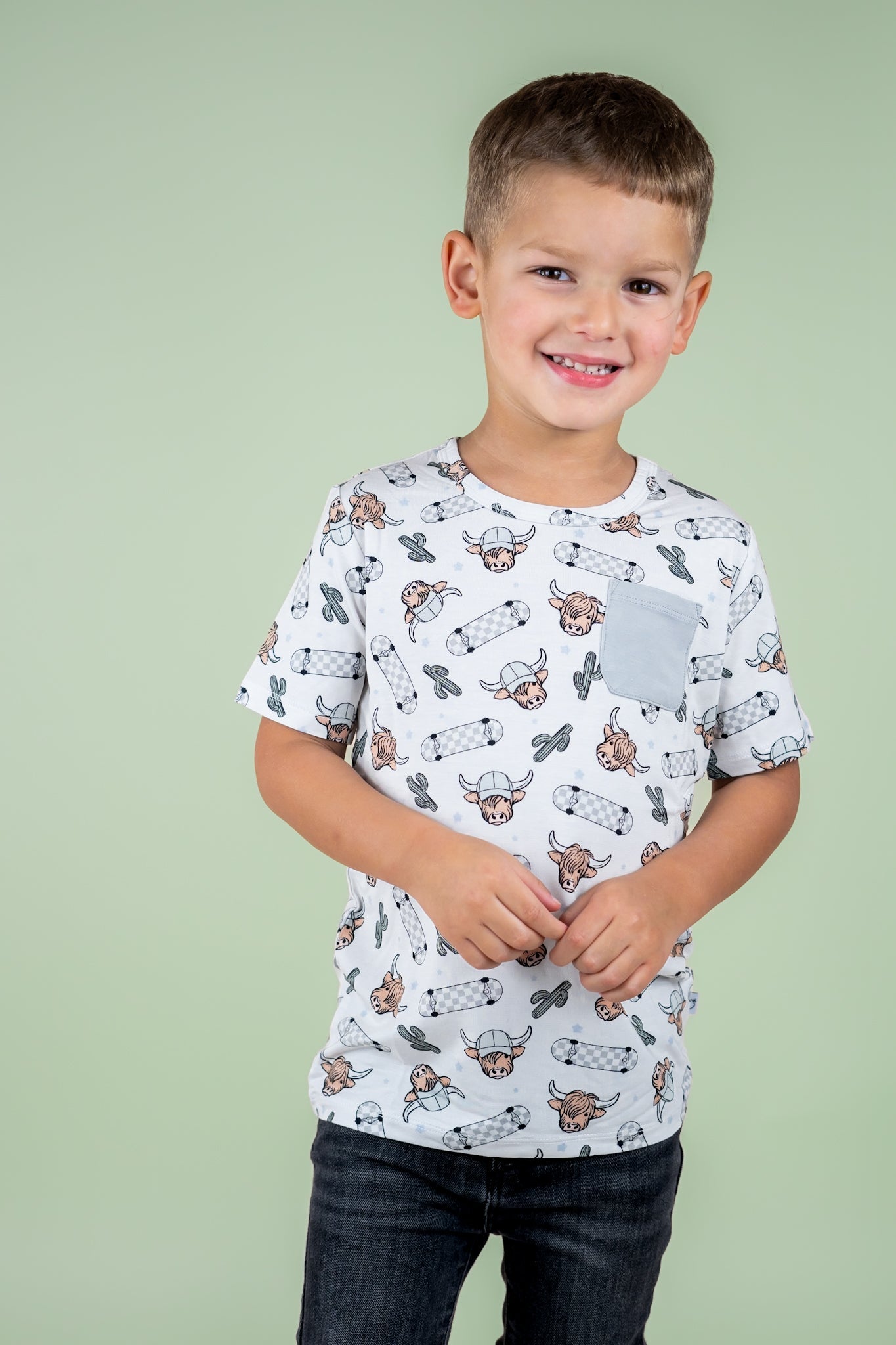 DREAM BIG LITTLE CO EXCLUSIVE MOO - VING FAST DREAM POCKET TEEEveretts Place