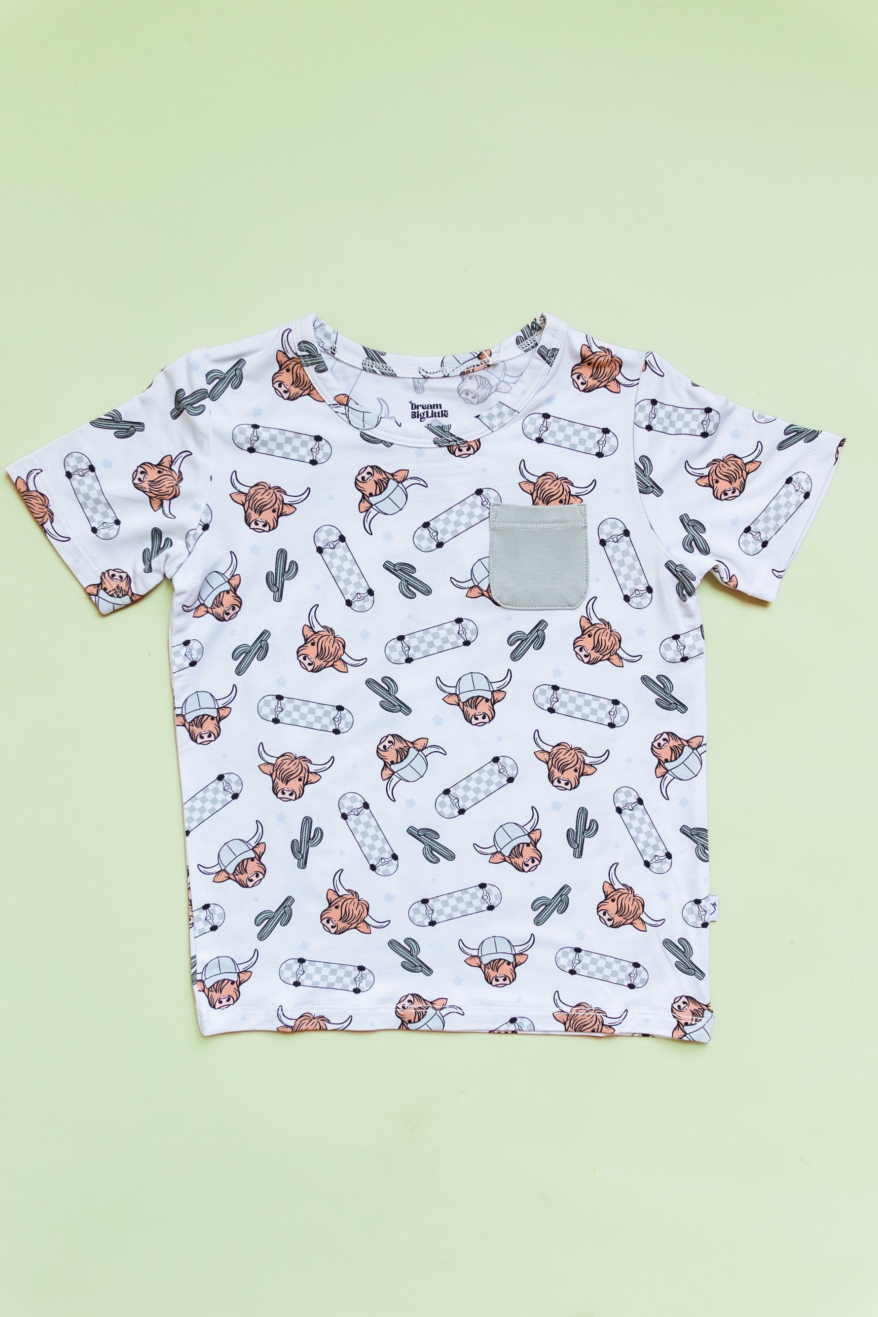 DREAM BIG LITTLE CO EXCLUSIVE MOO - VING FAST DREAM POCKET TEEEveretts Place