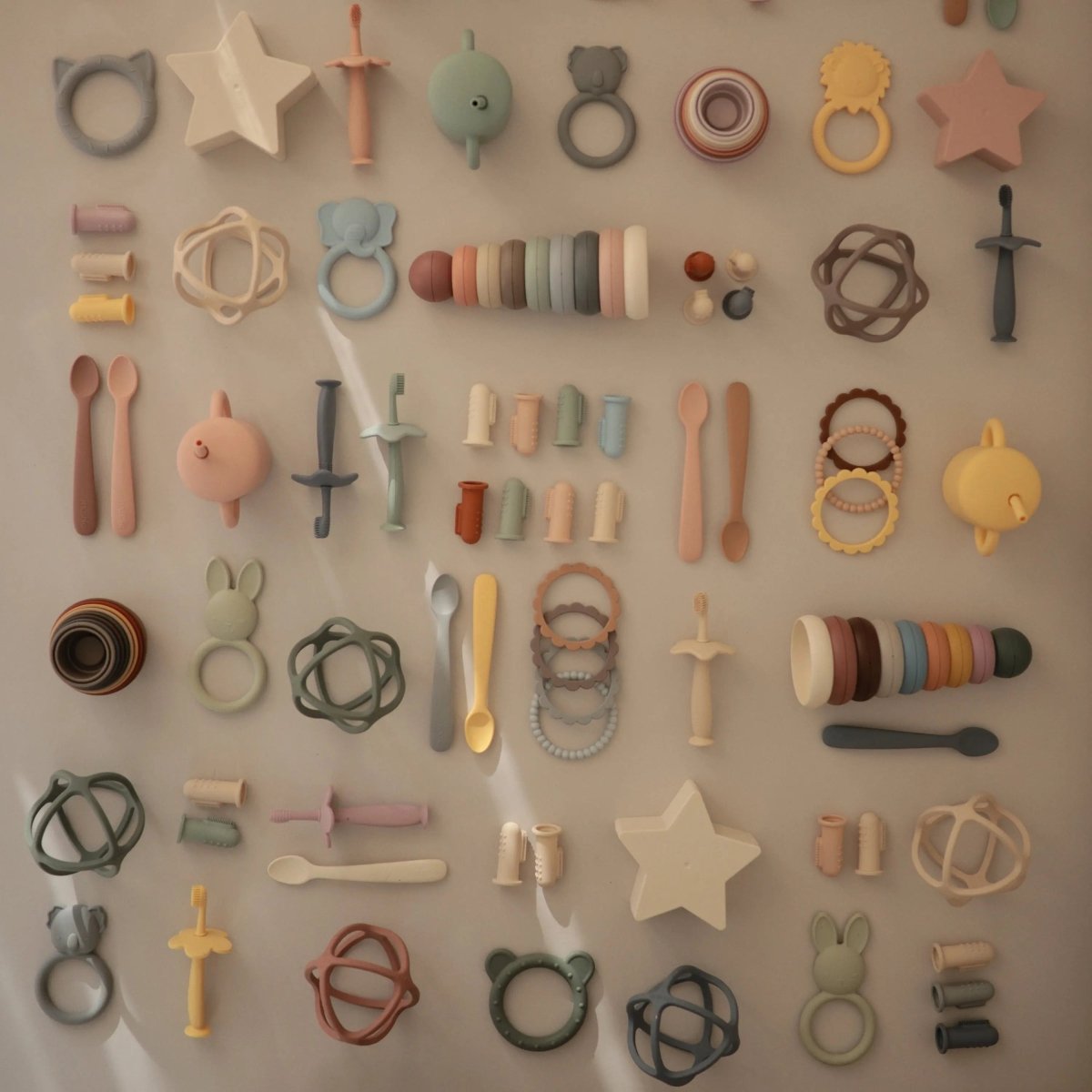 Mushie Finger Toothbrush for Babies BPA Free and Chemical Free Food Grade Silicone - Everetts Place Boutique - 