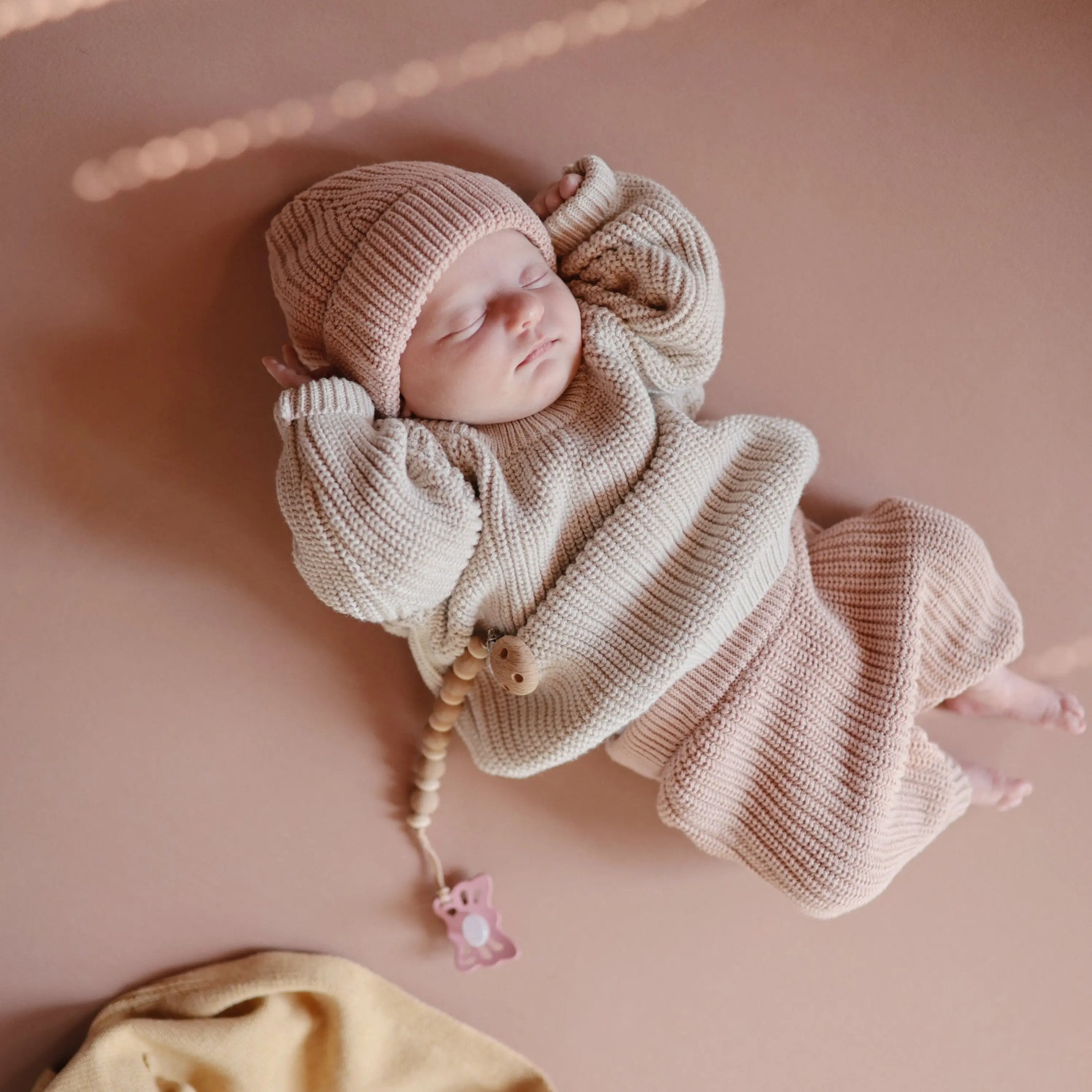 Mushie Stretchy Organic Cotton Bassinet Sheet for Babies with Fully Elastic Edges - Home & Garden > Linens & Bedding > Bedding > Bed Sheets crib sheets