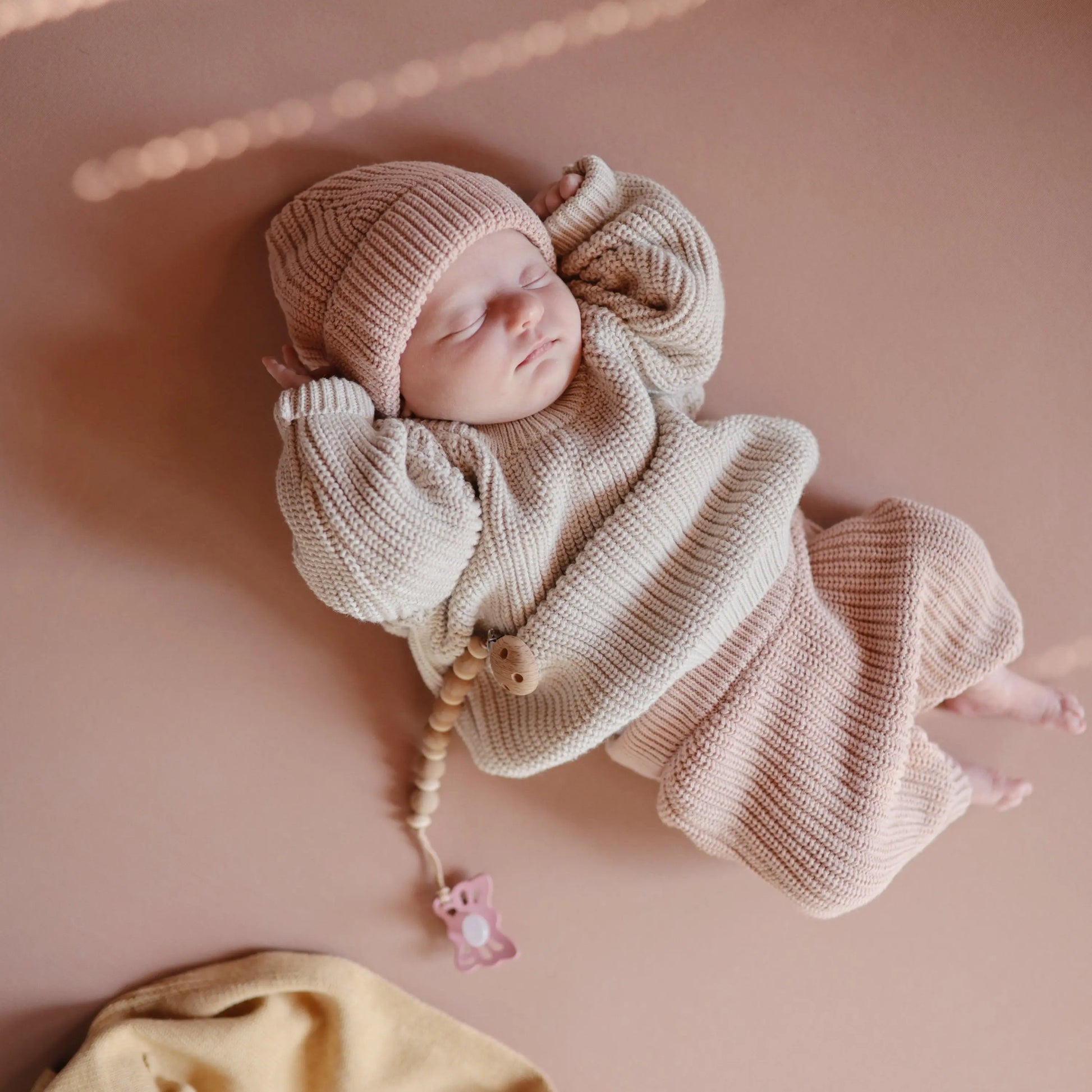 Stretchy Organic Cotton Bassinet Sheet for Babies with Fully Elastic Edges Mushie