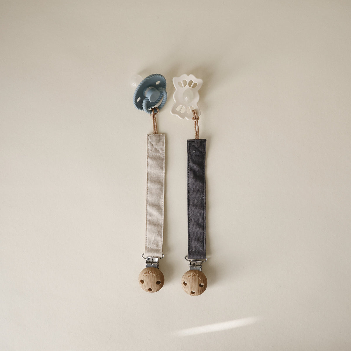 Linen Pacifier Clip, 2-Pack by Mushie