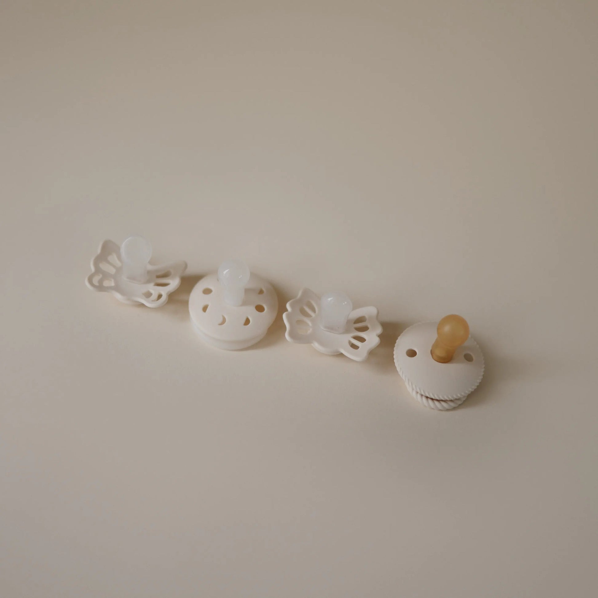 Frigg Babys First Pacifier Moonlight Sailing Cream 4 Pack Mushie
