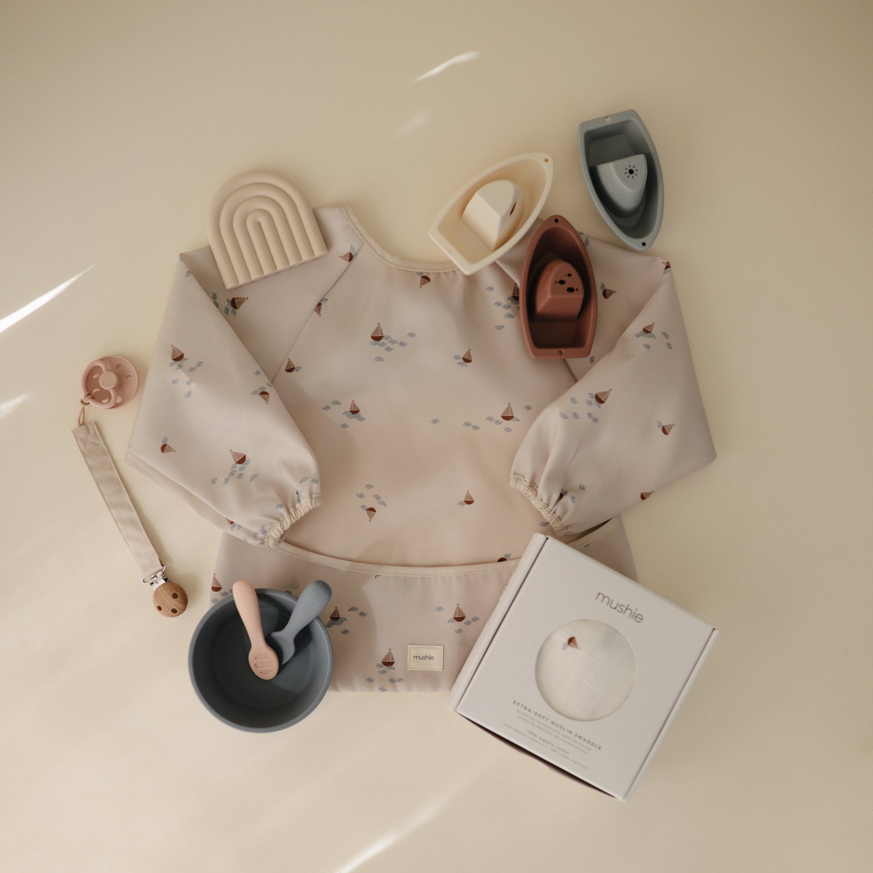 Long Sleeve Bib, 6-24 Months by Mushie