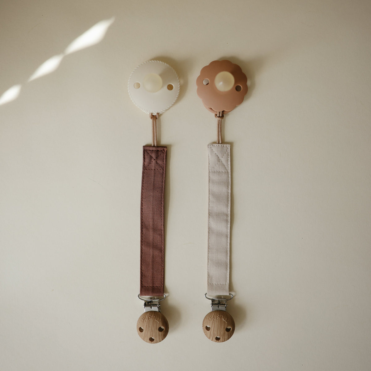Linen Pacifier Clip, 2-Pack by Mushie