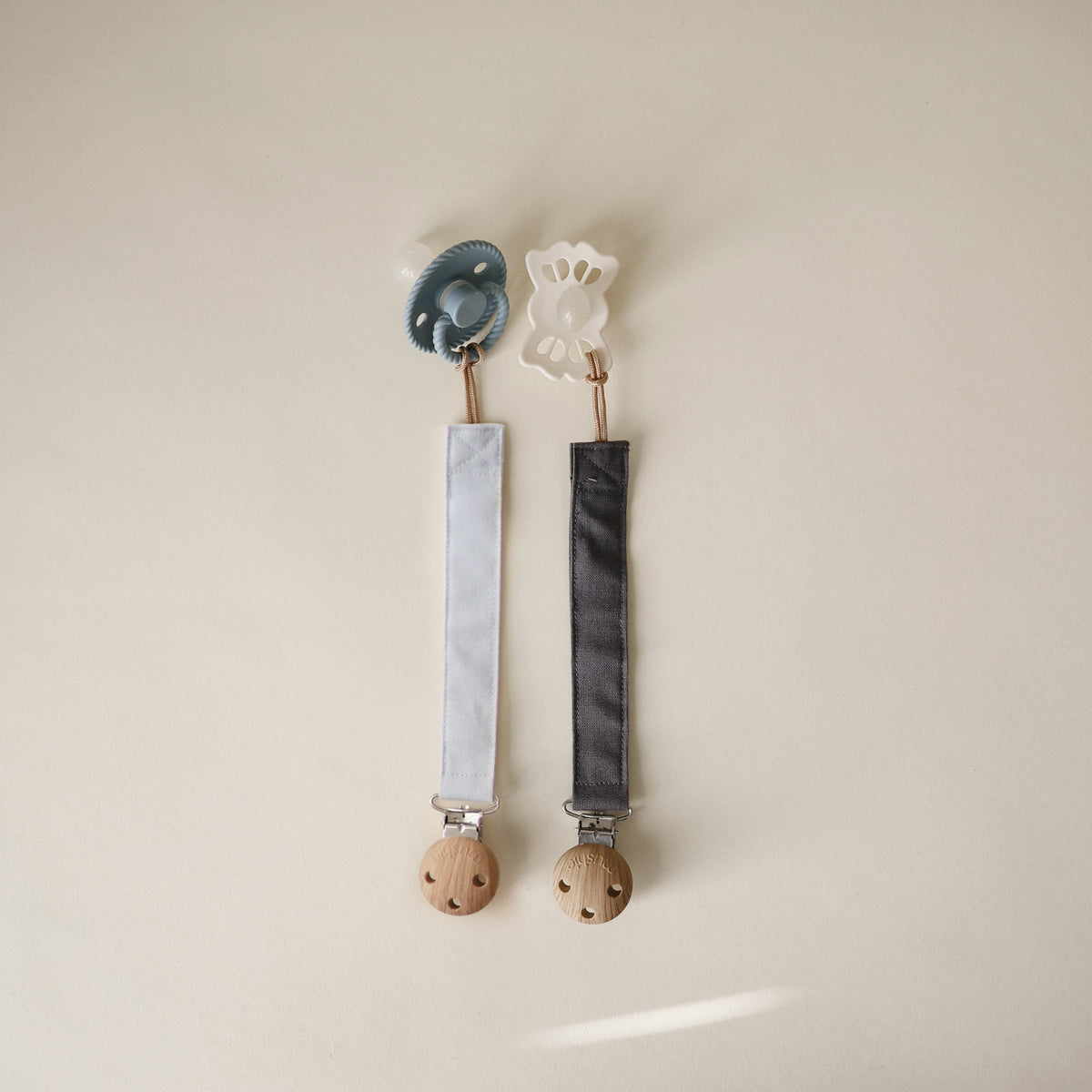 Linen Pacifier Clip, 2-Pack by Mushie