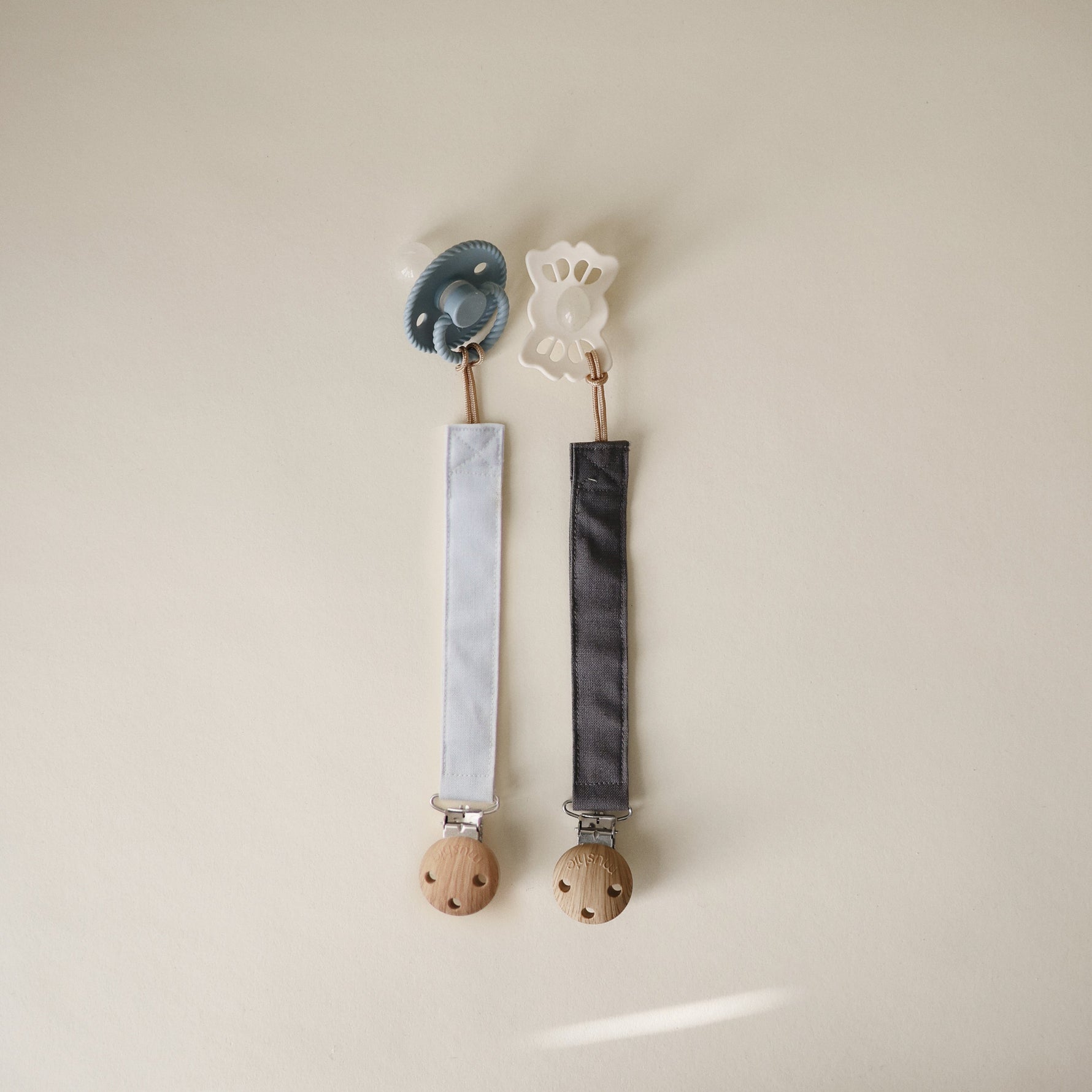 Linen Pacifier Clip, 2-Pack by Mushie