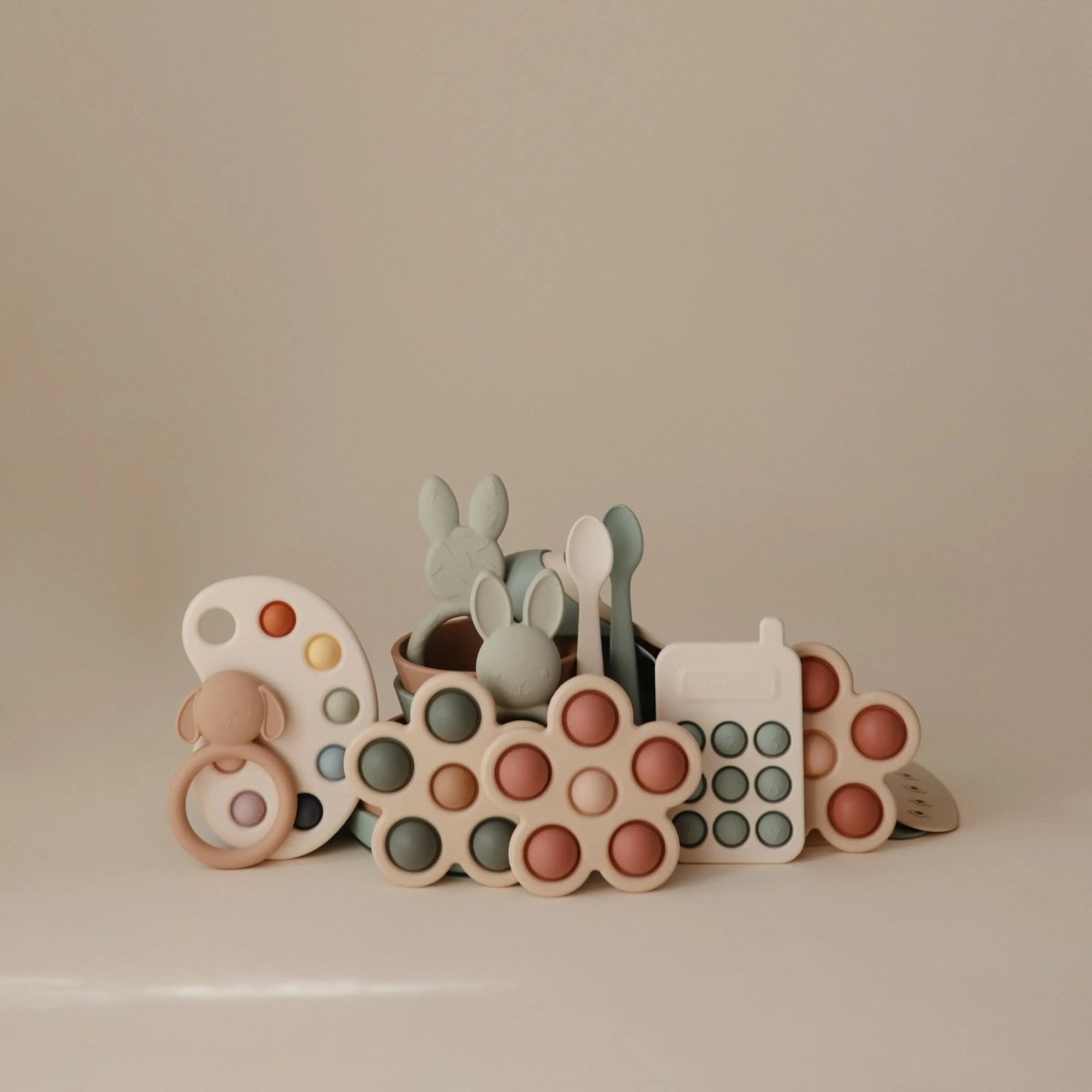 Mushie Flower Press Toy for Fine Motor Skills and Sensory Exploration - Everetts Place Boutique - 