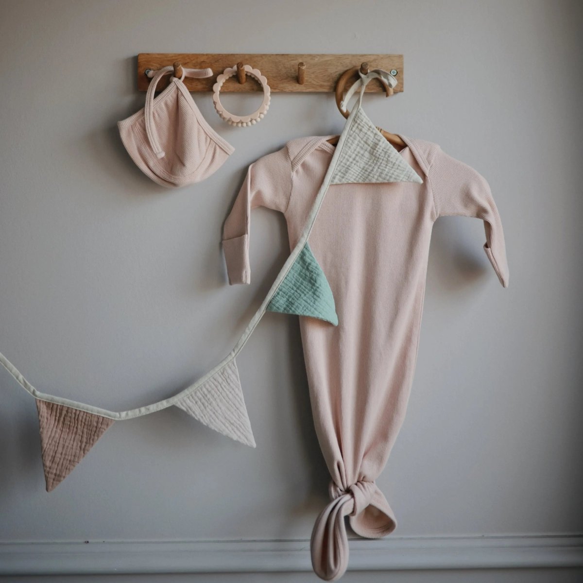 Mushie Flower Teether Bracelet for Babies - Non - Toxic Food Grade Silicone Soothing Grip - Everetts Place Boutique - 