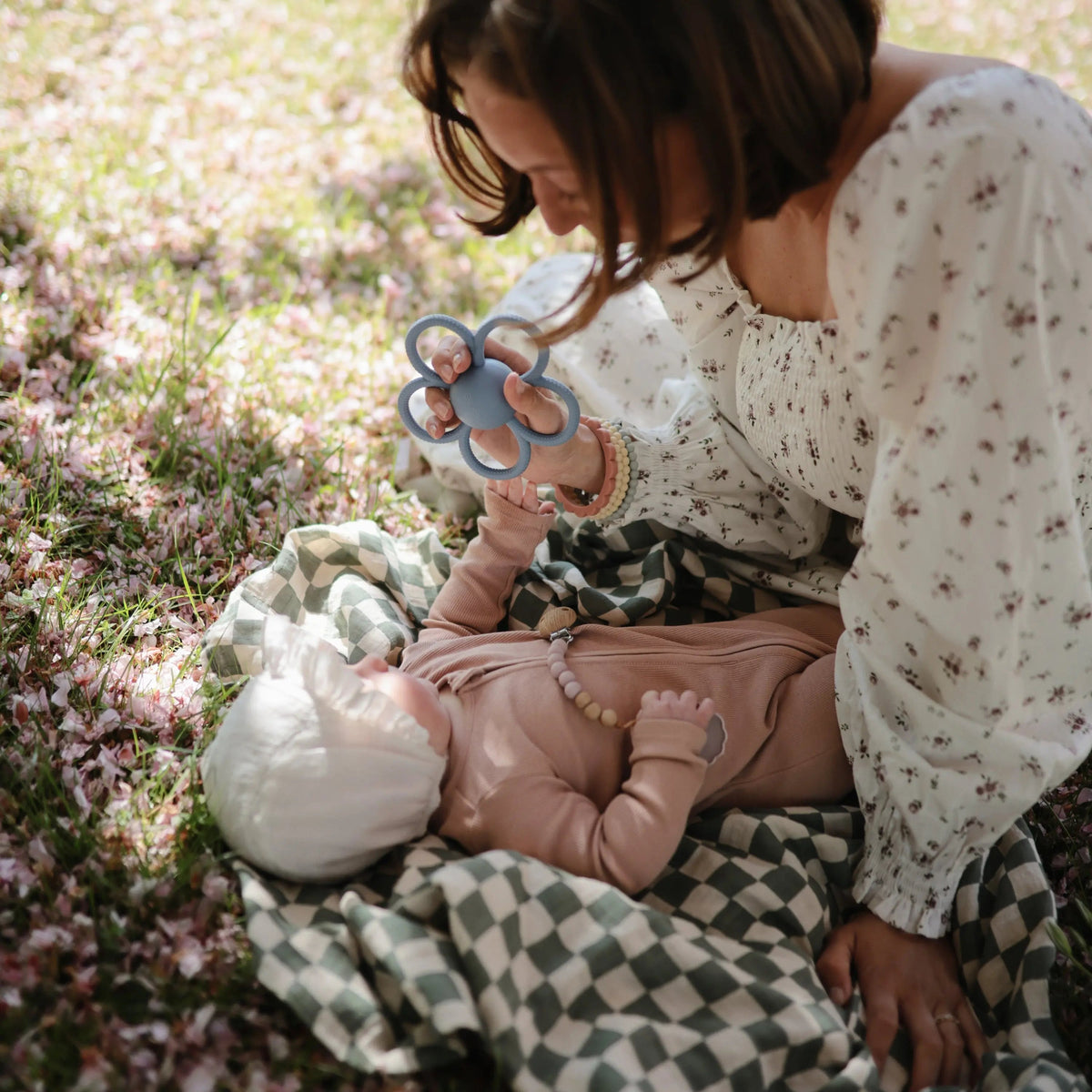 Mushie Flower Teether Bracelet - 