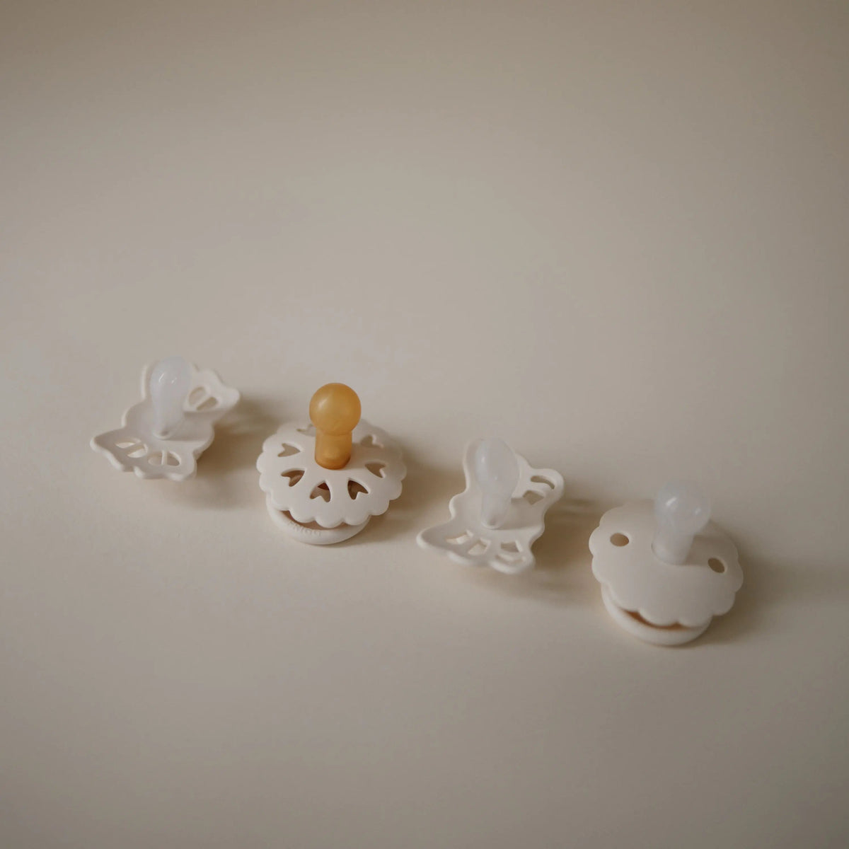 Mushie FRIGG Baby's First Pacifier Floral Heart (Cream) 4-Pack -