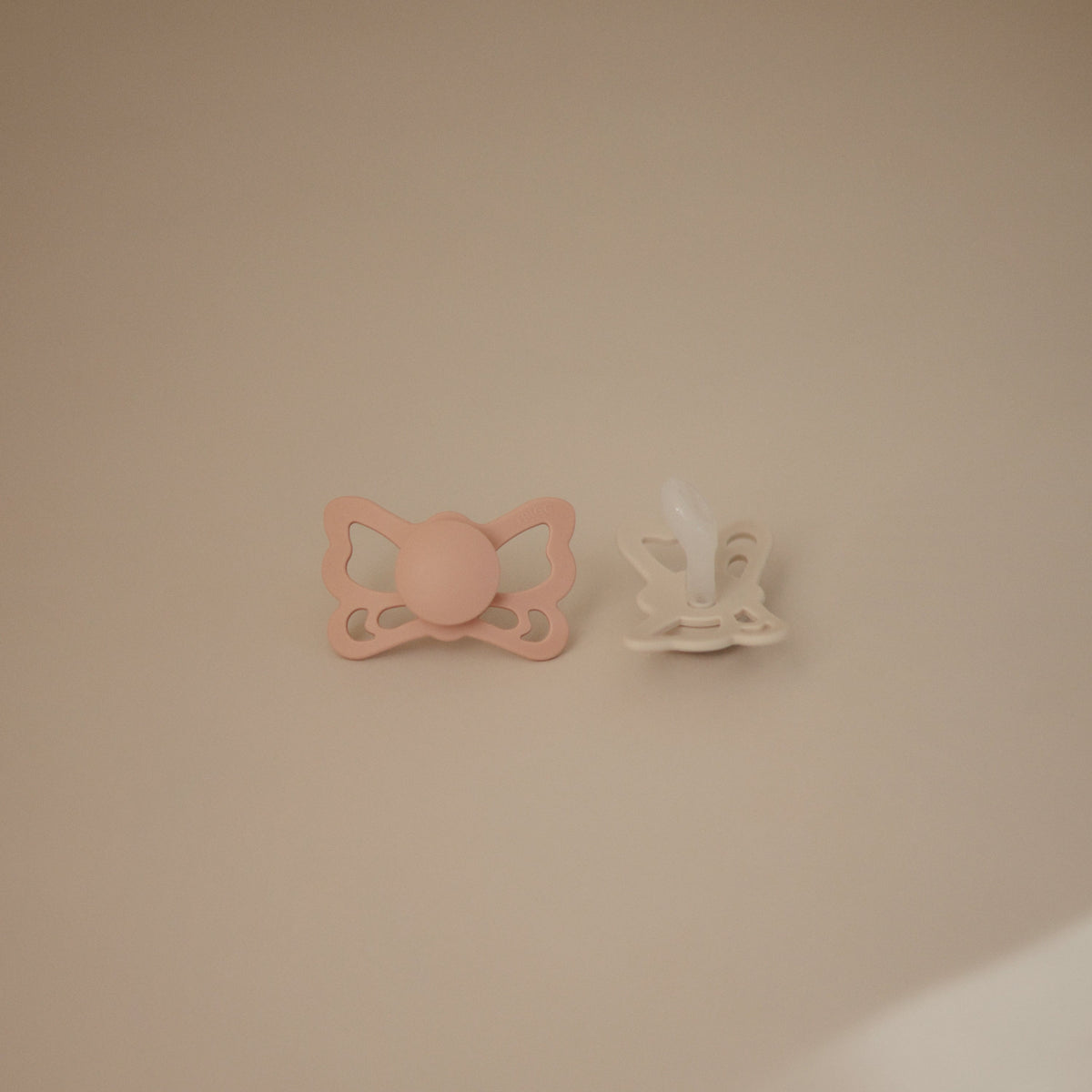 Mushie FRIGG Butterfly Anatomical Silicone Pacifier 2 - Pack (6 - 18 Months)Everetts Place