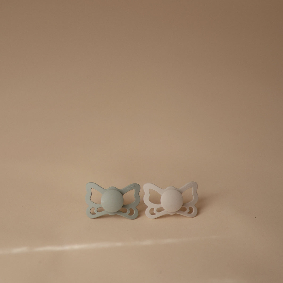 Mushie FRIGG Butterfly Anatomical Silicone Pacifier 2 - Pack (6 - 18 Months)Everetts Place