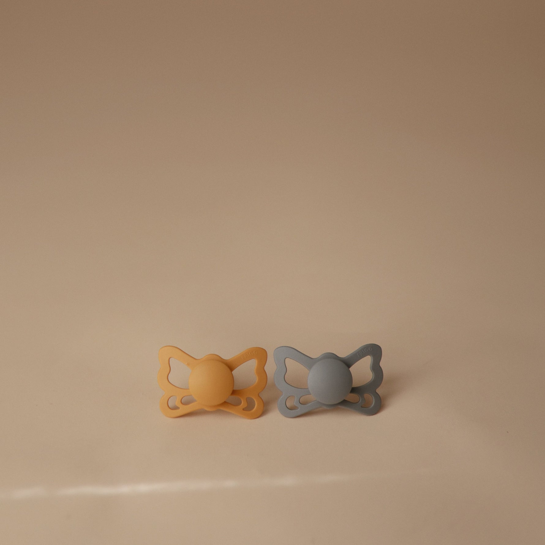 Mushie FRIGG Butterfly Anatomical Silicone Pacifier 2 - Pack (6 - 18 Months)Everetts Place