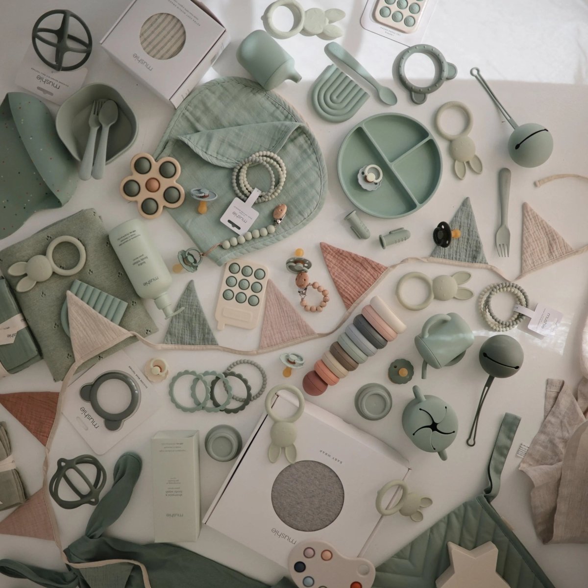 Mushie Frigg Daisy Night Natural Rubber Pacifier 2 Pack - Everetts Place Boutique - 