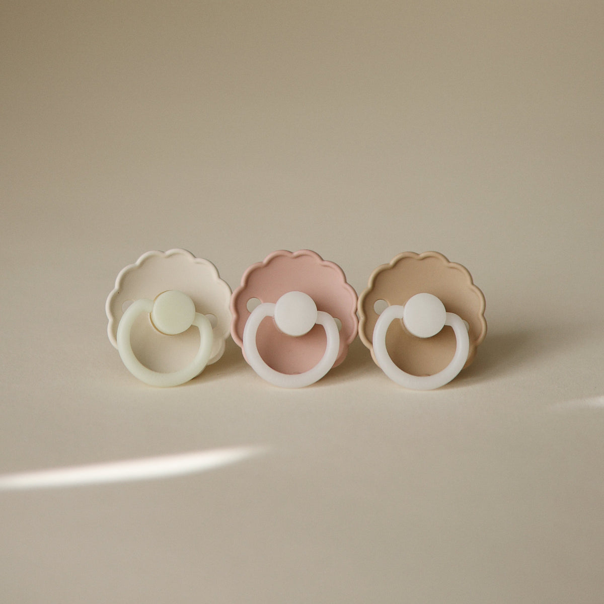Mushie FRIGG Daisy Night Silicone Pacifier 2 - Pack - 