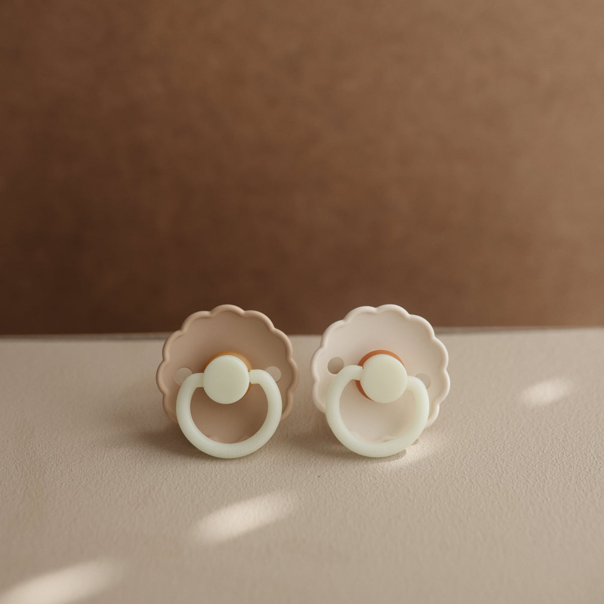 Mushie FRIGG Daisy Night Silicone Pacifier 2 - Pack - 