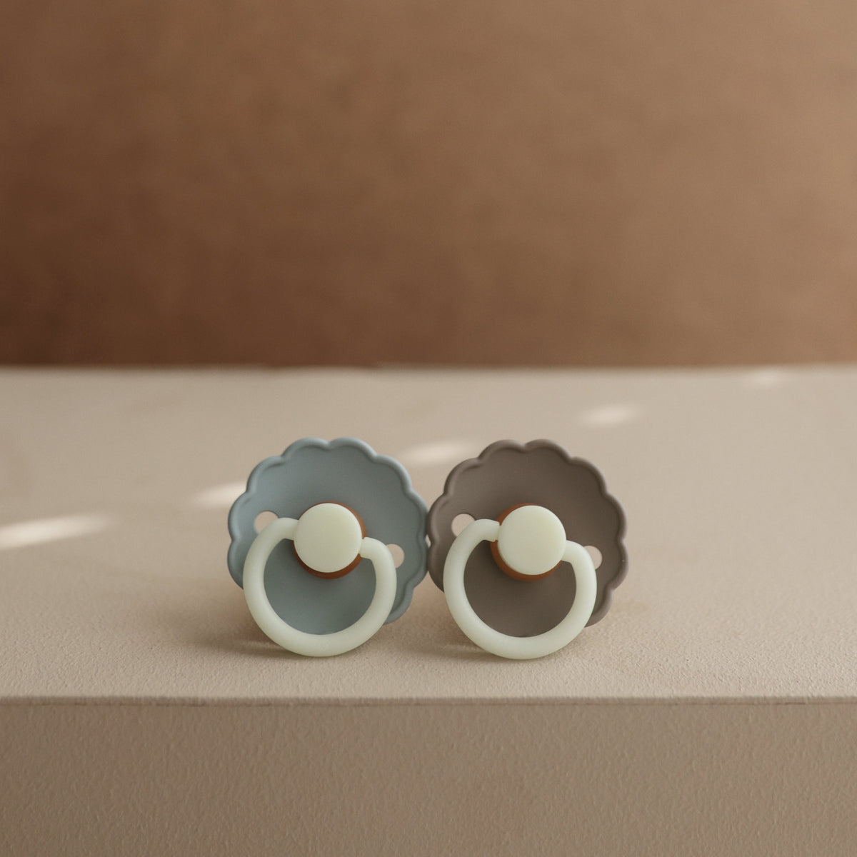 Mushie FRIGG Daisy Night Silicone Pacifier 2 - Pack - 