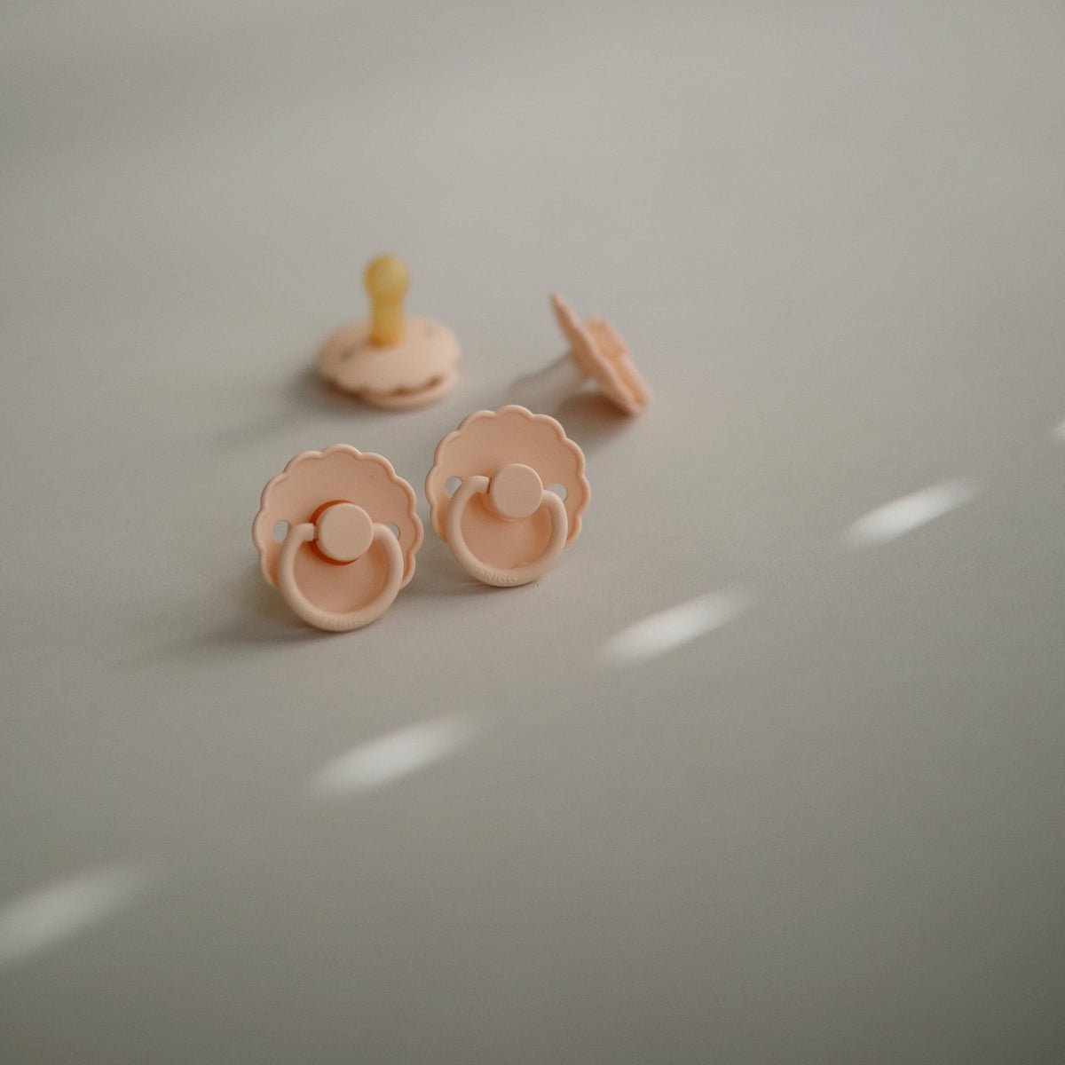 Mushie FRIGG Daisy Silicone Pacifier 2 - Pack