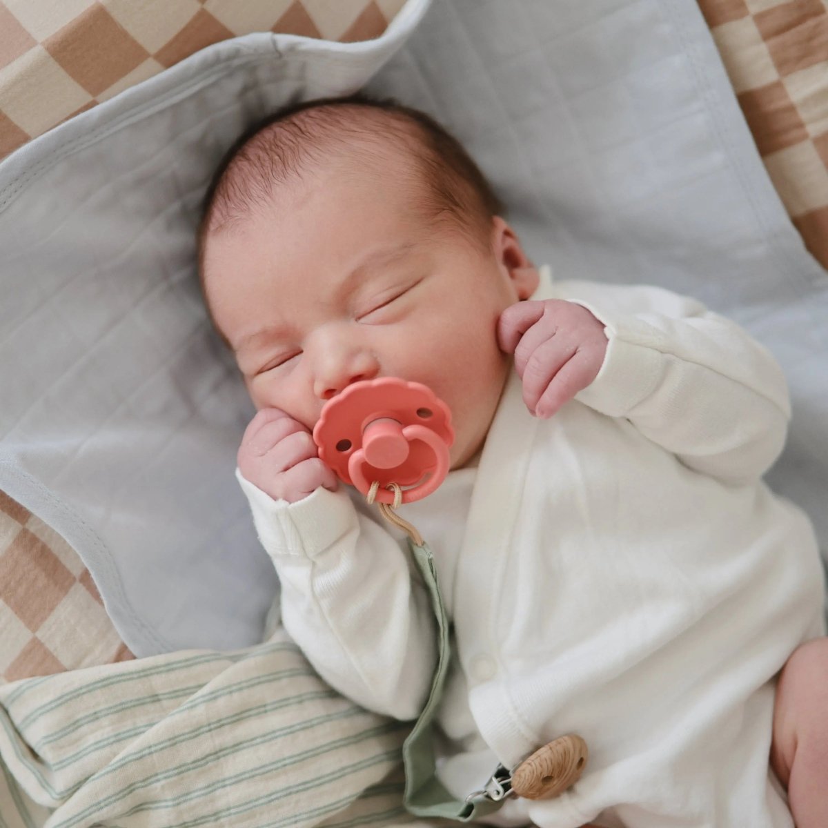 Mushie Frigg Daisy Silicone Pacifier 2 Pack with SilkySoft Nipple - Everetts Place Boutique - 