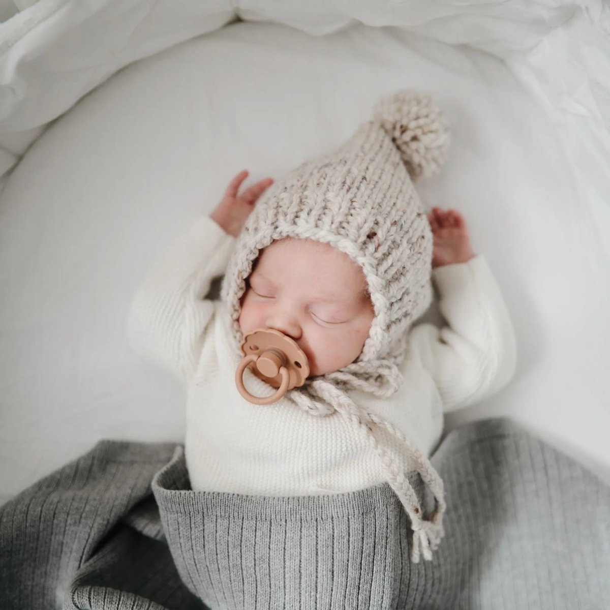 Mushie Frigg Daisy Silicone Pacifier 2 Pack with SilkySoft Nipple - Everetts Place Boutique - 