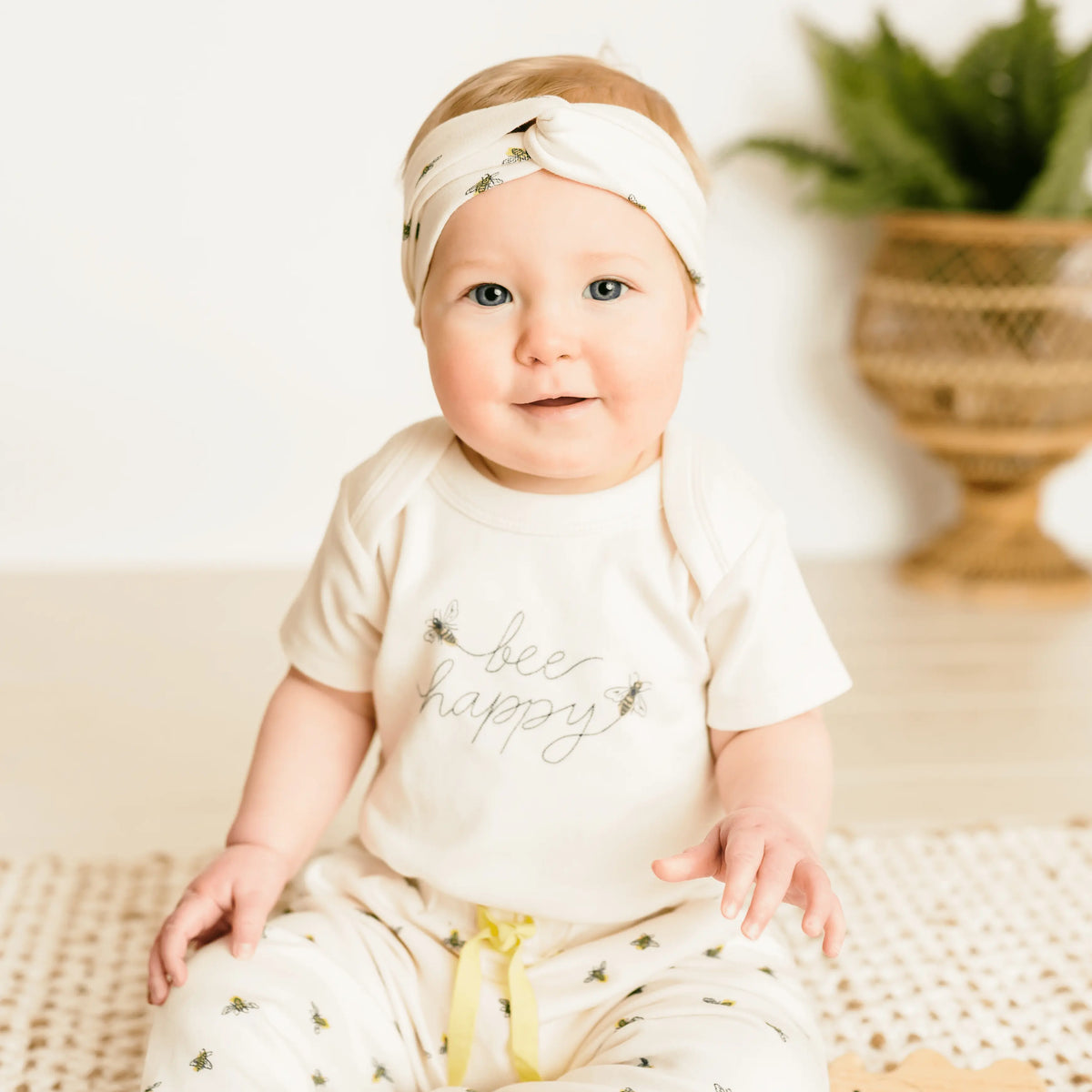 Finn + Emma graphic bodysuit | bee happy - 