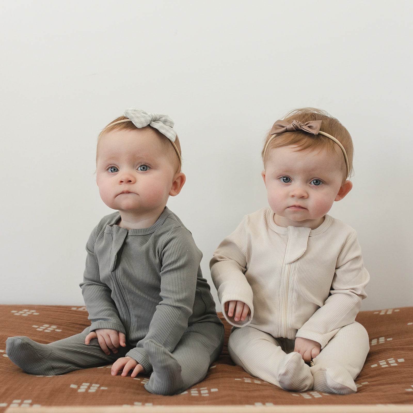 Mebie Baby Grey Organic Cotton Ribbed Footed Baby Pajamas With Double Zippers - 