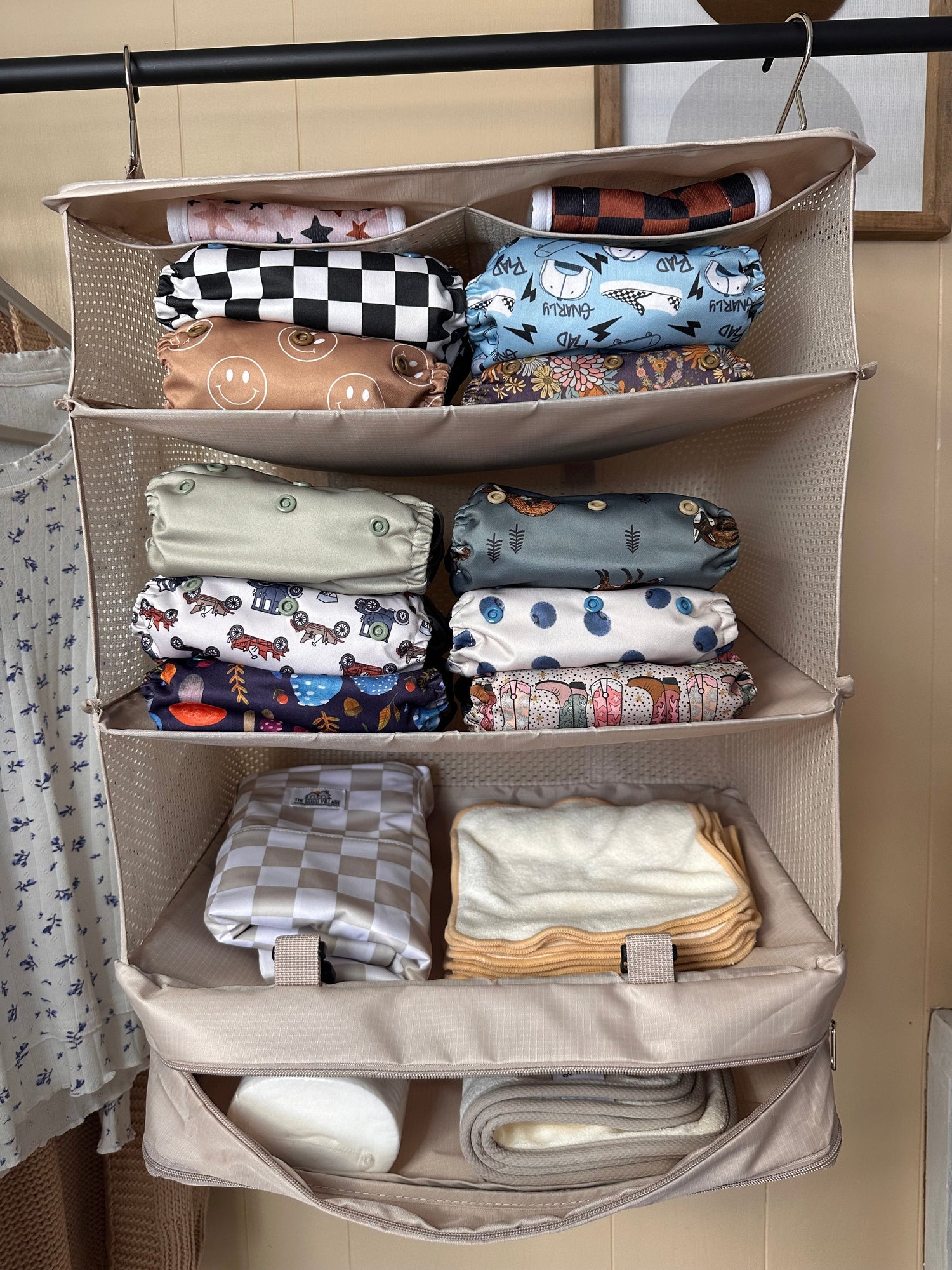 The Good Village Cloth Co. Hanging Travel Shelves | Black - 