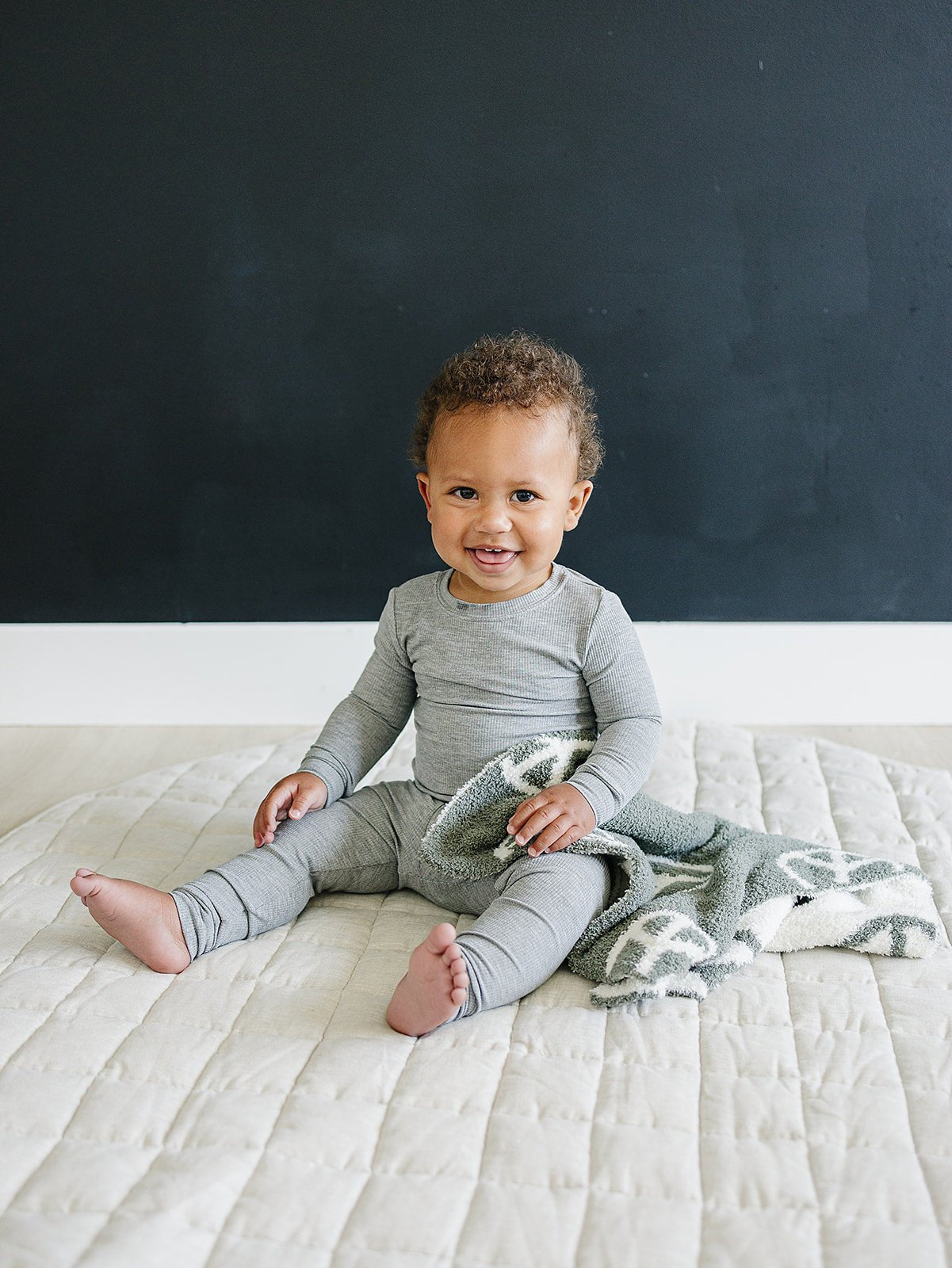 Mebie Baby Heather Grey Ribbed Bamboo Cozy Set for Toddlers Ages Six Months to Five Years - 