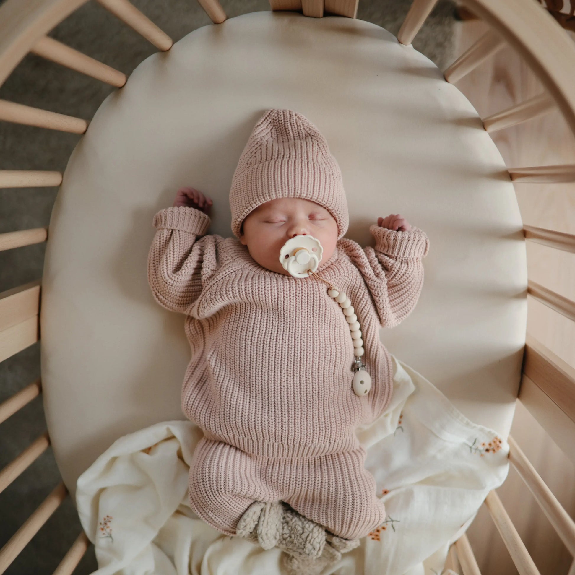 Stretchy Organic Cotton Bassinet Sheet for Babies with Fully Elastic Edges Mushie