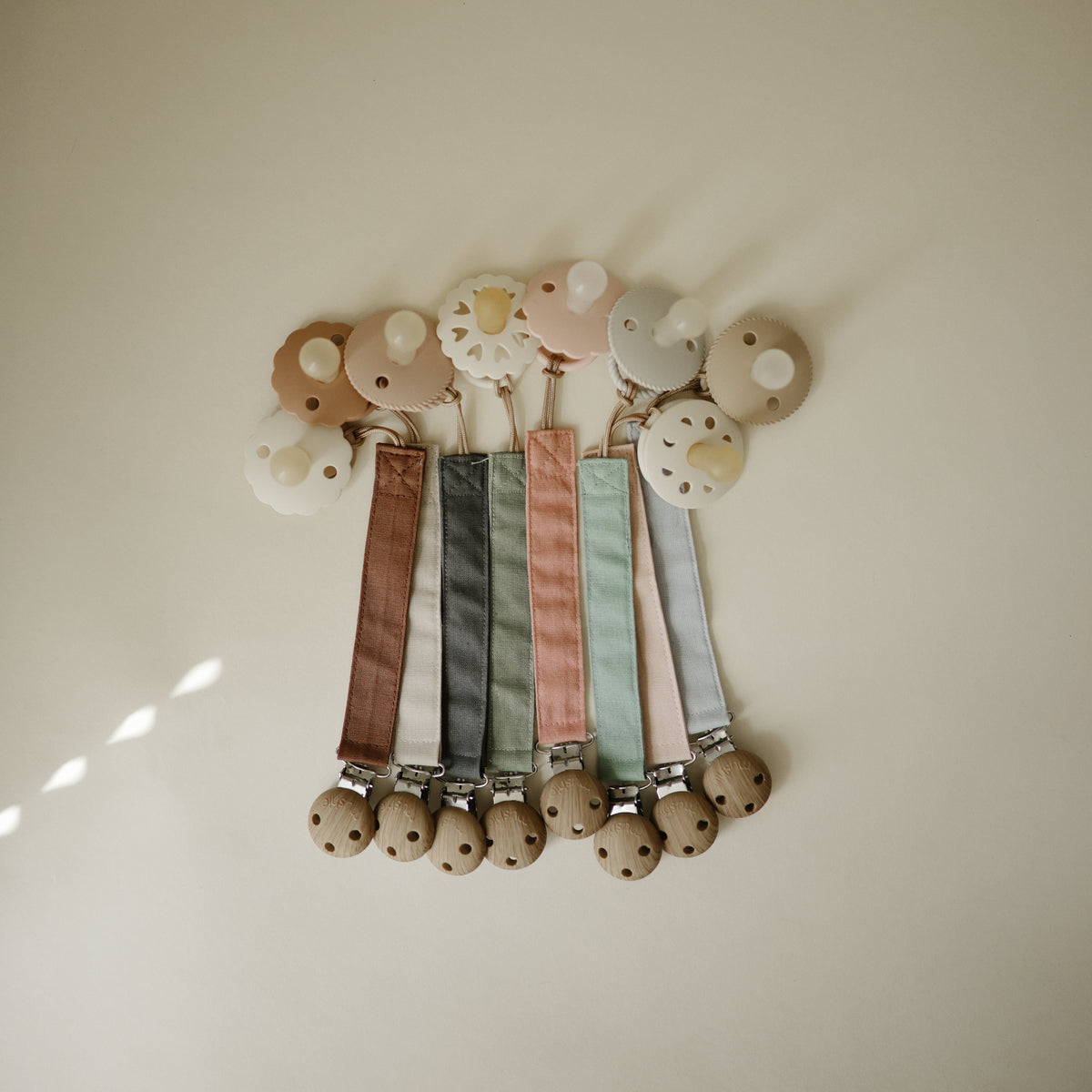 Linen Pacifier Clip, 2-Pack by Mushie