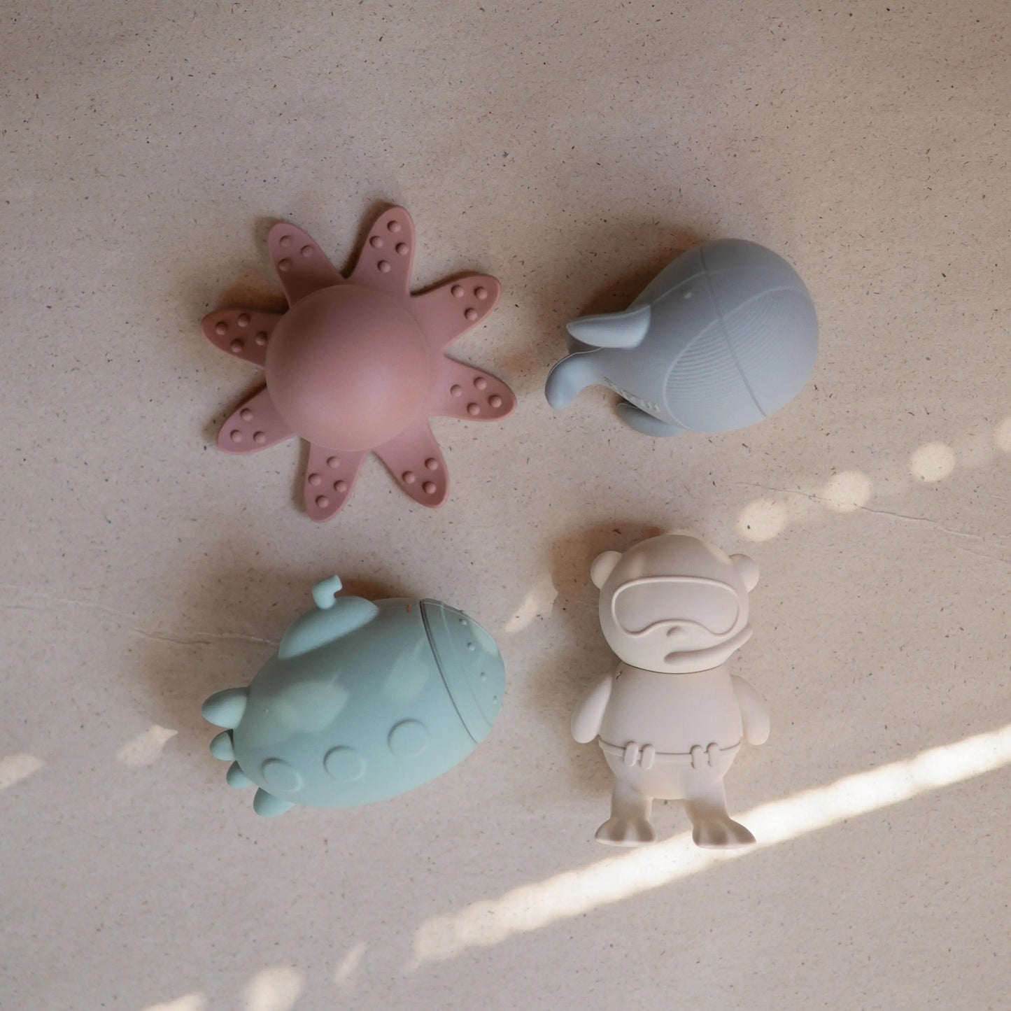 Sealife Mold Free Bath Play Set with Submarine Scuba Diver Octopus and Whale Mushie