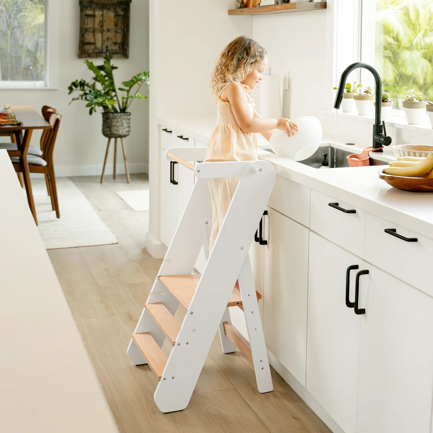 Comfy Cubs Kids Step Stool for Ages 3+ in White - 