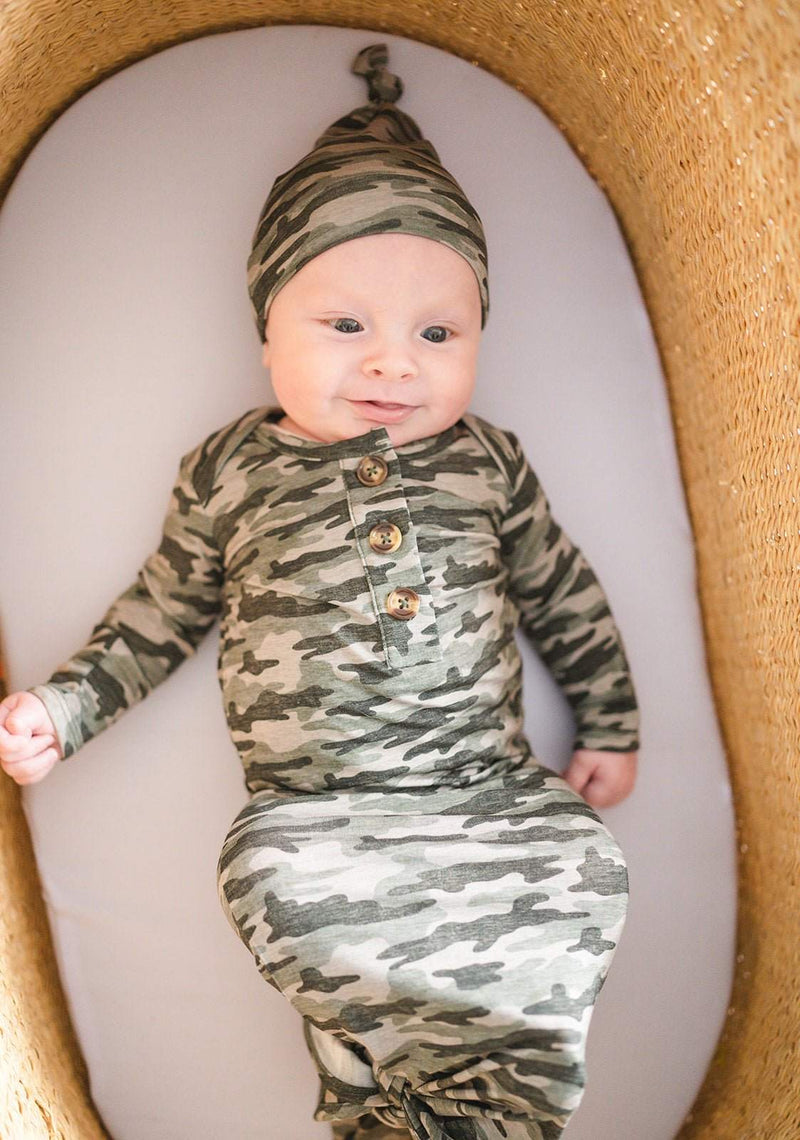 Camo knot hat for newborns, made of bamboo and spandex, in a cozy fit.