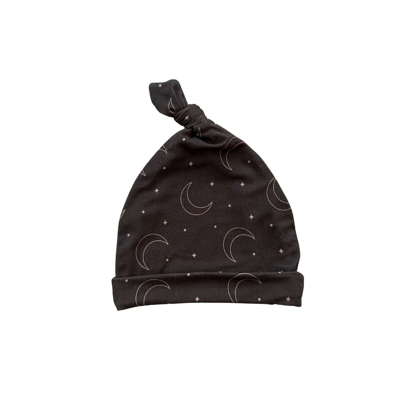Knot hat with moon design for newborns, soft viscose and spandex material.