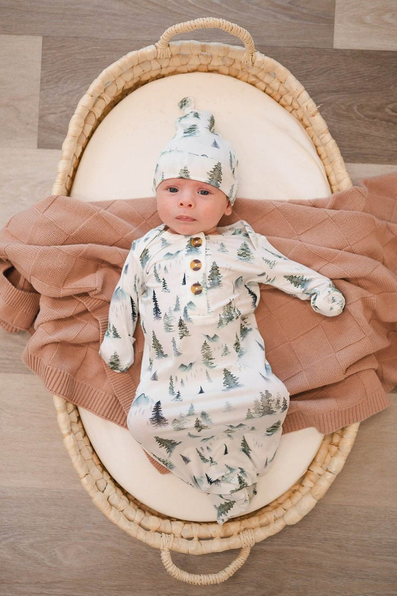 Knotted baby gown in green forest design for 0-3 months, bamboo fabric, fold-over cuffs, breathable and gender-neutral.