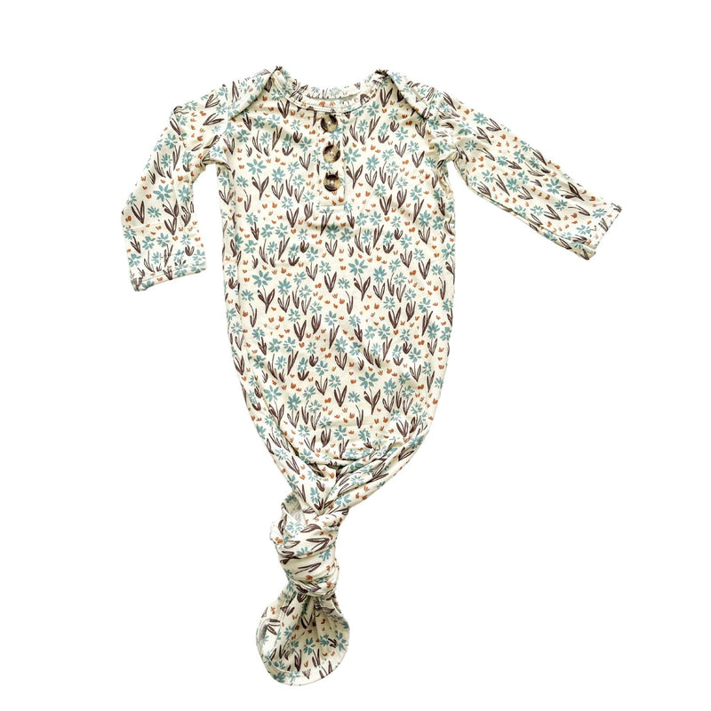 Knotted baby gown with floral pattern made from bamboo viscose.