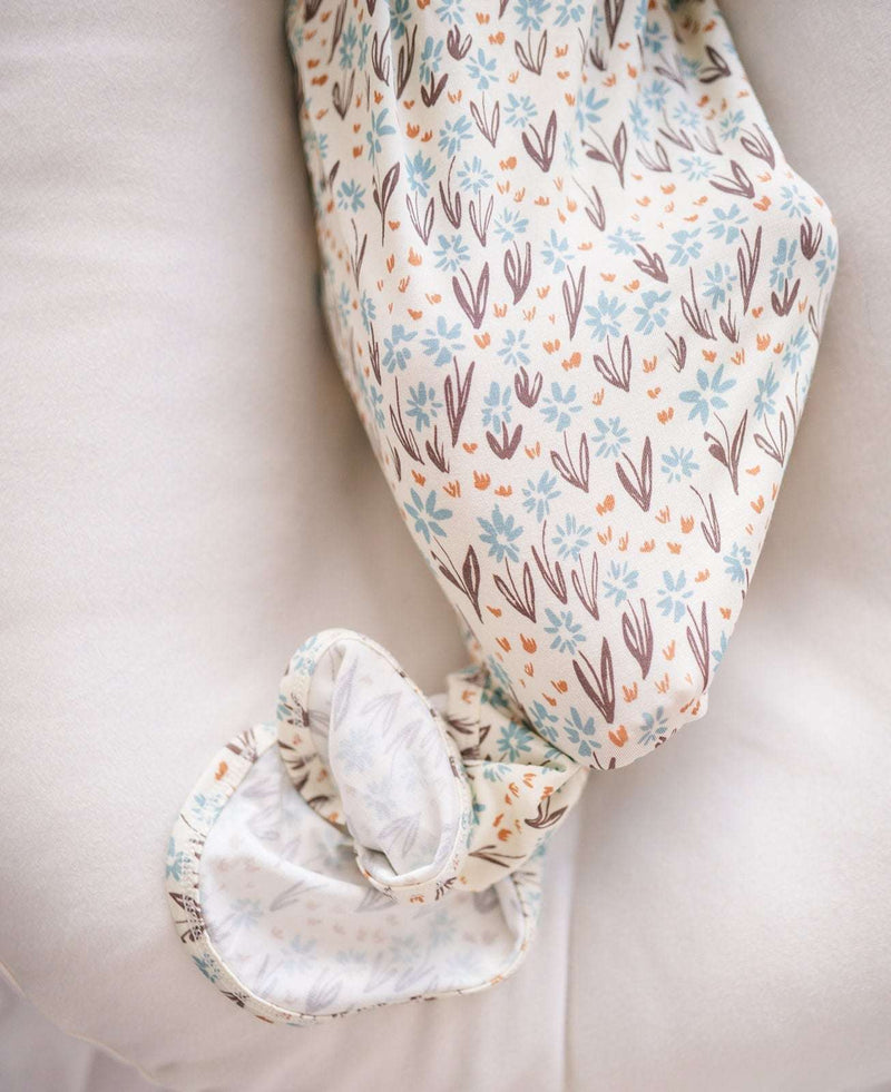 Knotted baby gown in floral bamboo viscose fabric with fold-over cuffs.