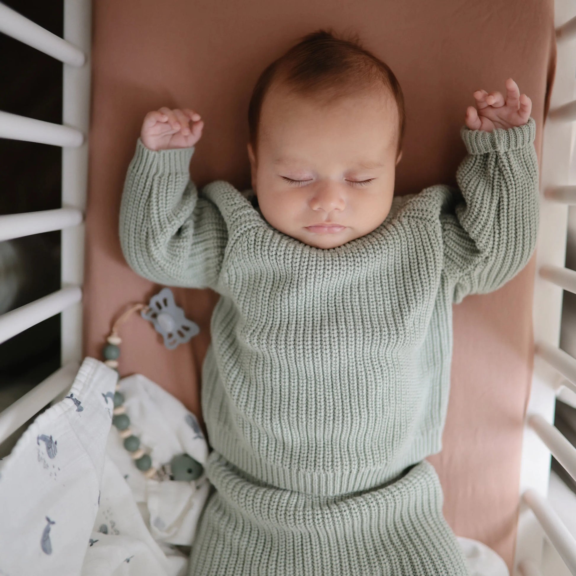 Stretchy Organic Cotton Bassinet Sheet for Babies with Fully Elastic Edges Mushie