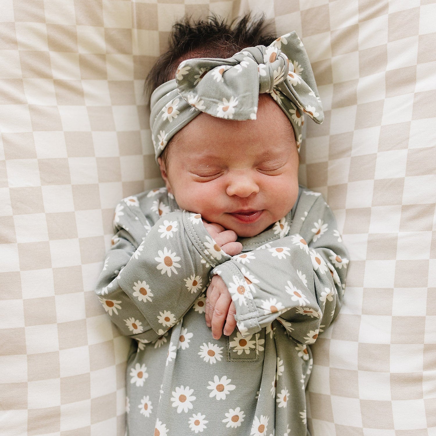 Mebie Baby Light Green Daisy Bamboo Knot Gown Made From Bamboo Rayon for Baby 0 to 3 Months - 